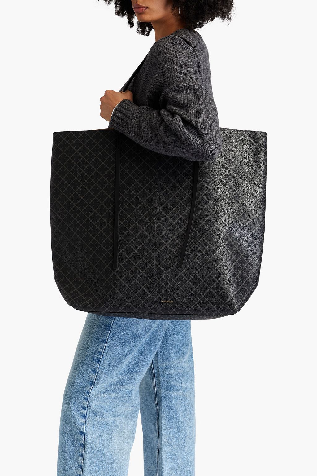 BY MALENE BIRGER حقيبة توت "أبريل" من الكنفا المطلي مزينة بطبعات