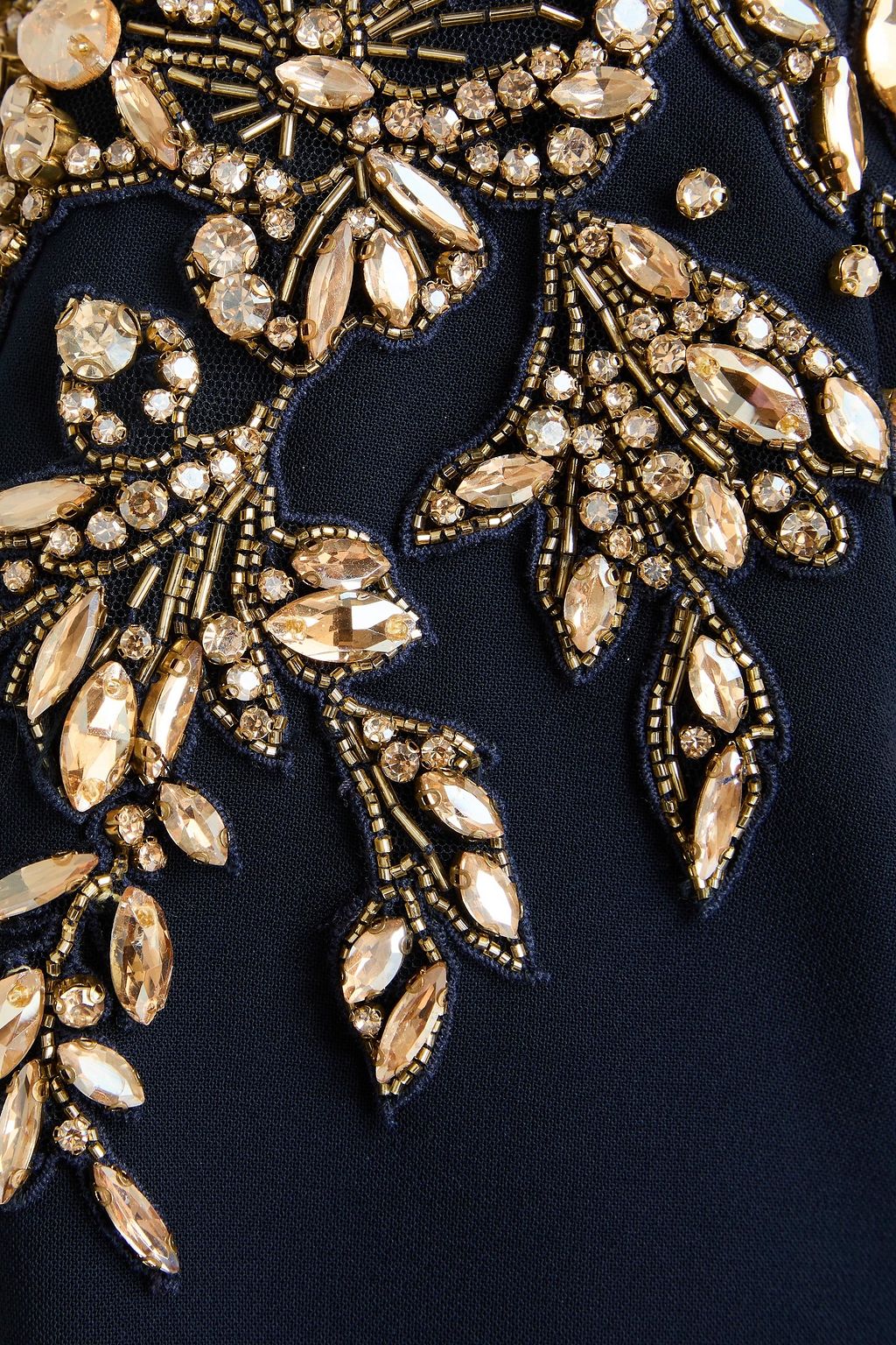 JENNY PACKHAM فستان متوسط الطول من الكريب بتصميم مكشوف الكتفين ومزركش