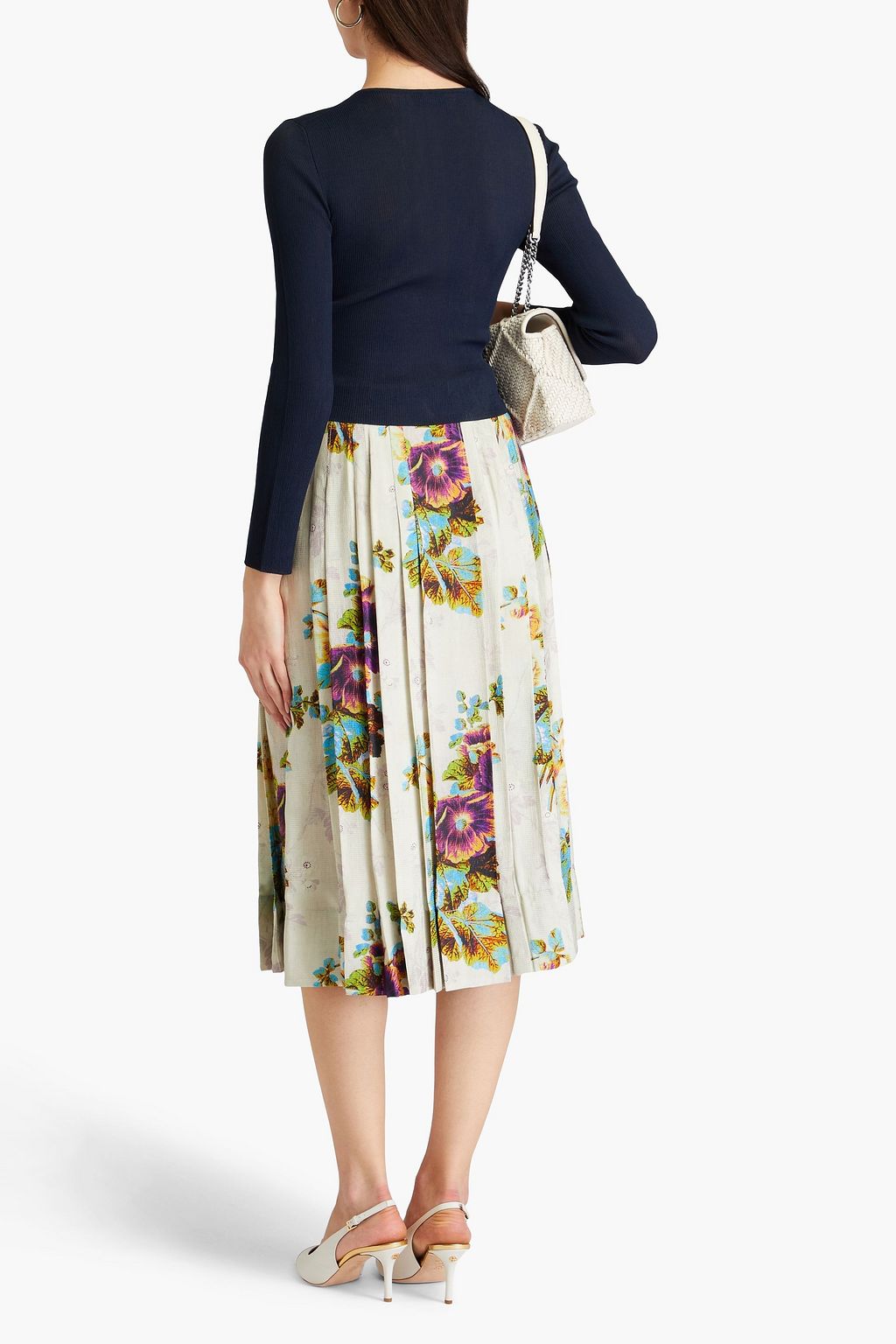 TORY BURCH تنورة متوسطة الطول من الجاكار مزينة بكسرات وبطبعة الأزهار
