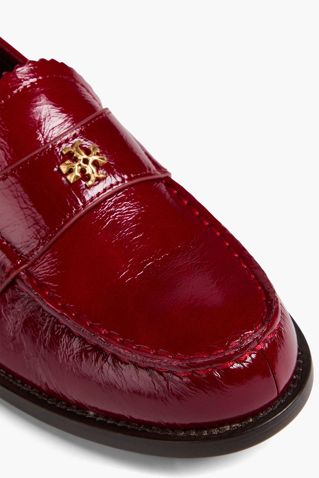 TORY BURCH حذاء لوفر من الجلد اللامع بتصميم مزركش