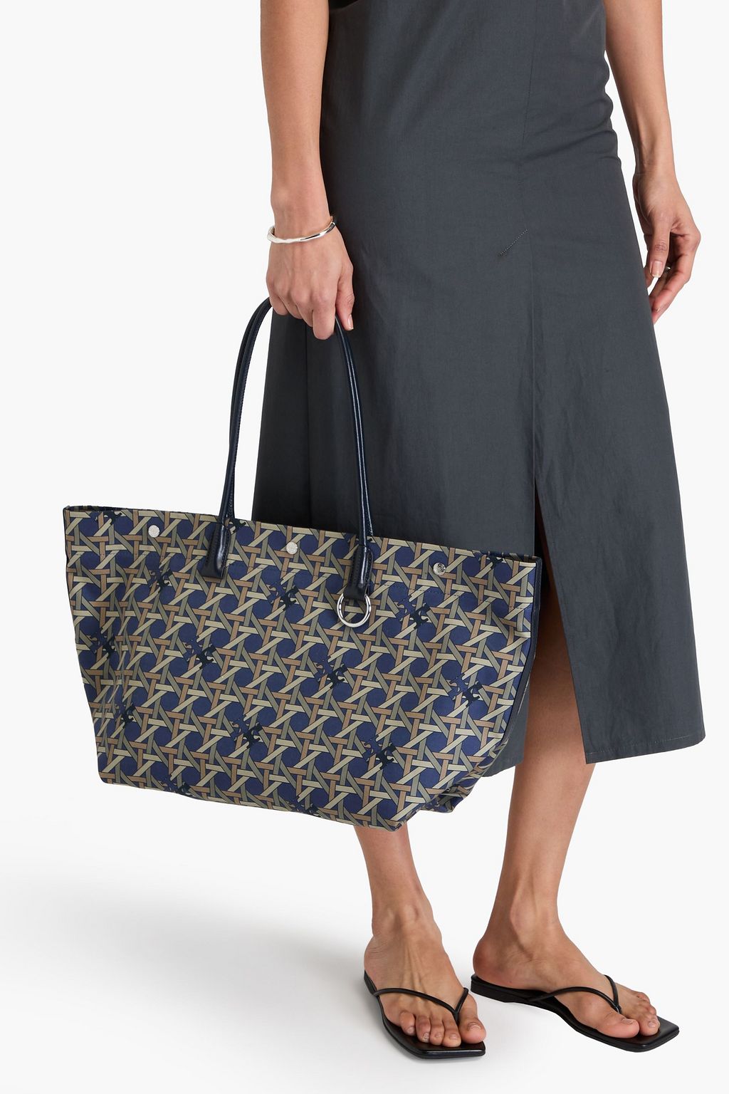 TORY BURCH حقيبة يد مصنوعة من التويل ومزينة بطبعات