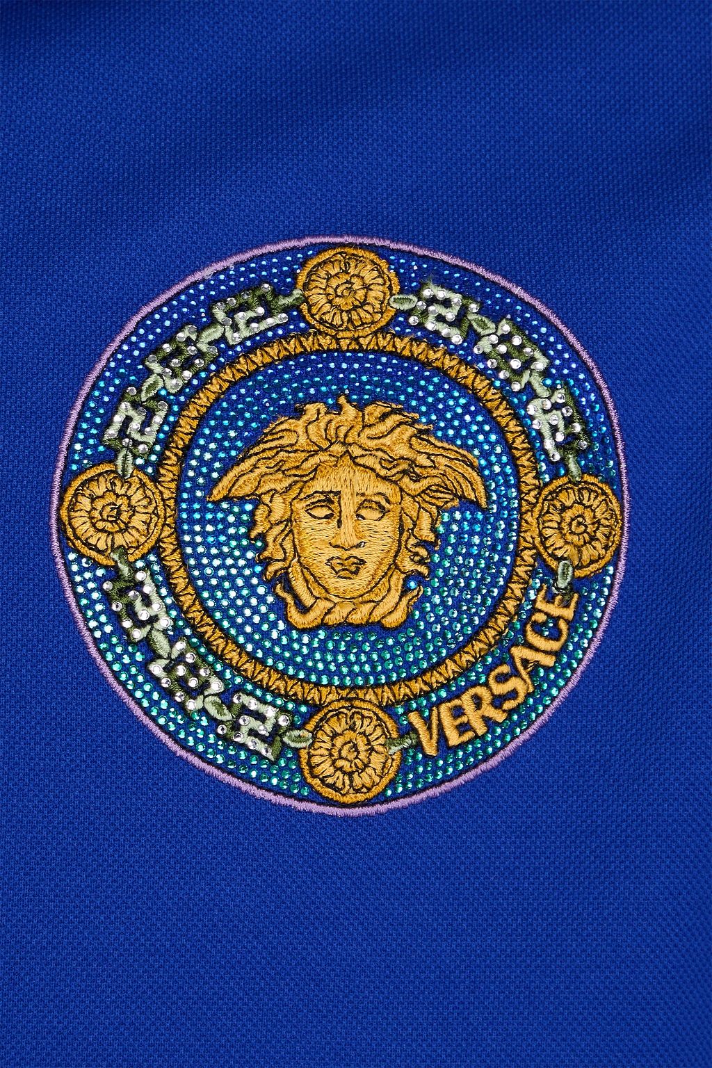 VERSACE قميص بولو مصنوع من قطن بيكيه بتصميم مزركش