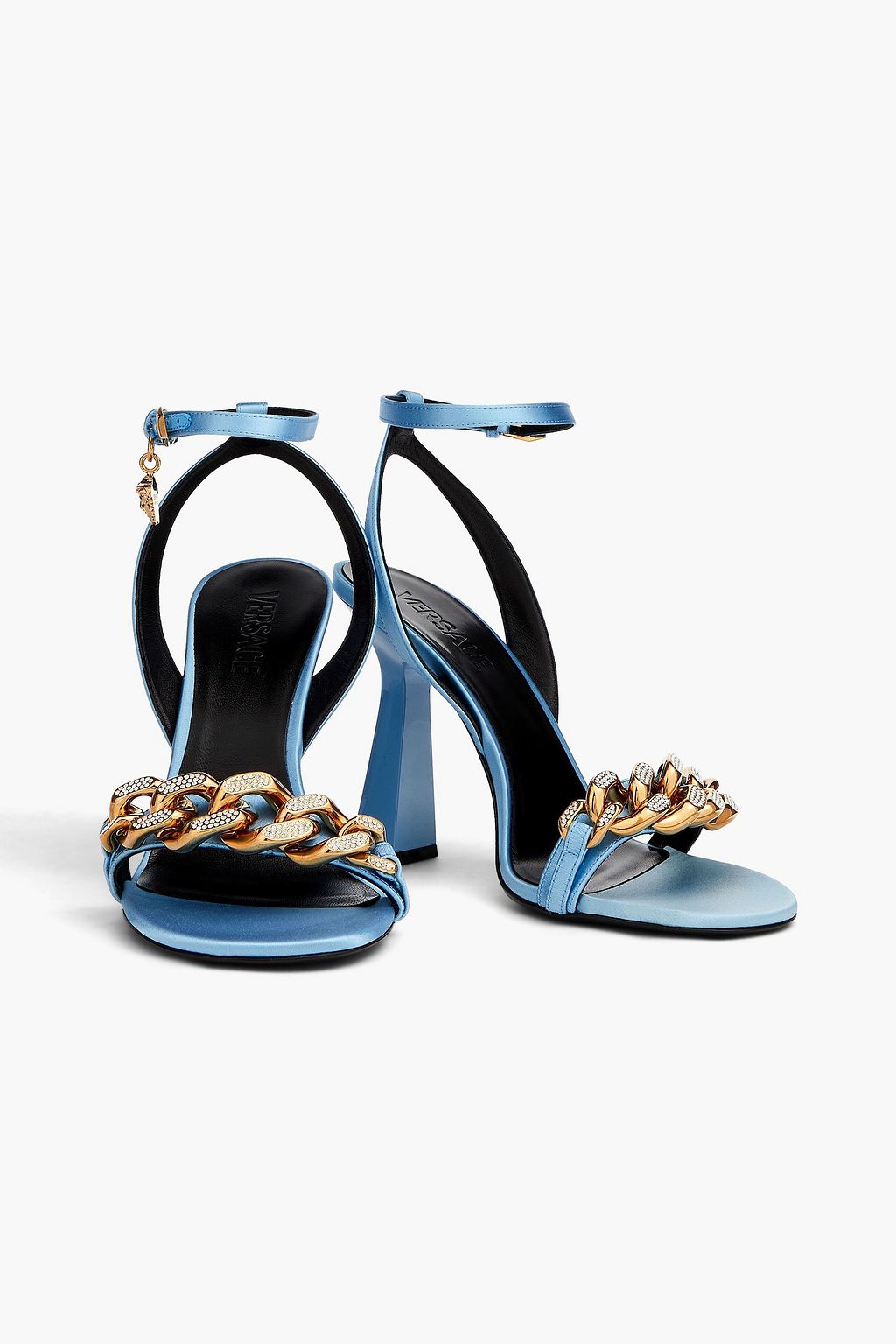 VERSACE صندل من الساتان بتصميم مزركش