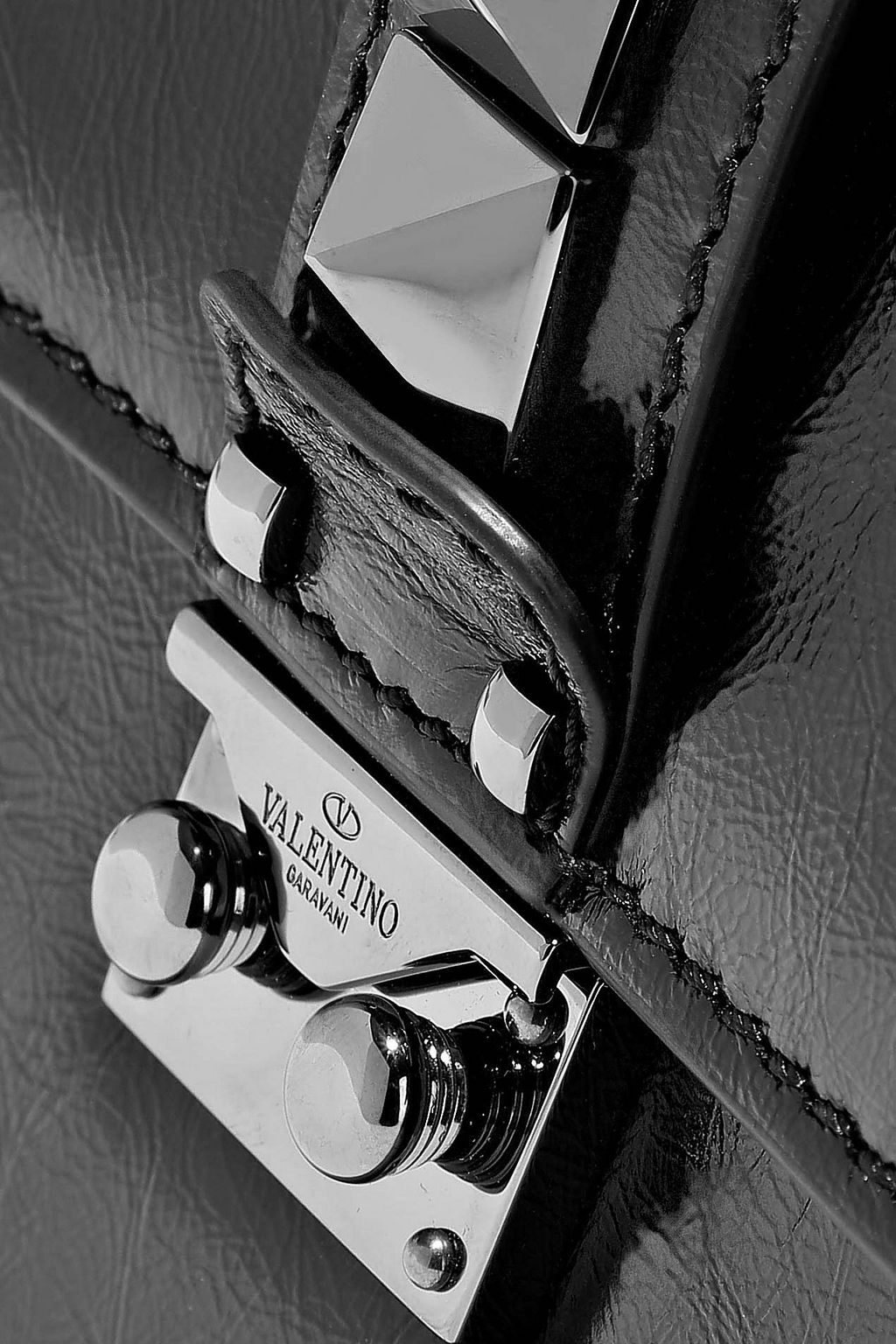 VALENTINO GARAVANI Rockstud Lock crinkled patent-leather shoulder bag