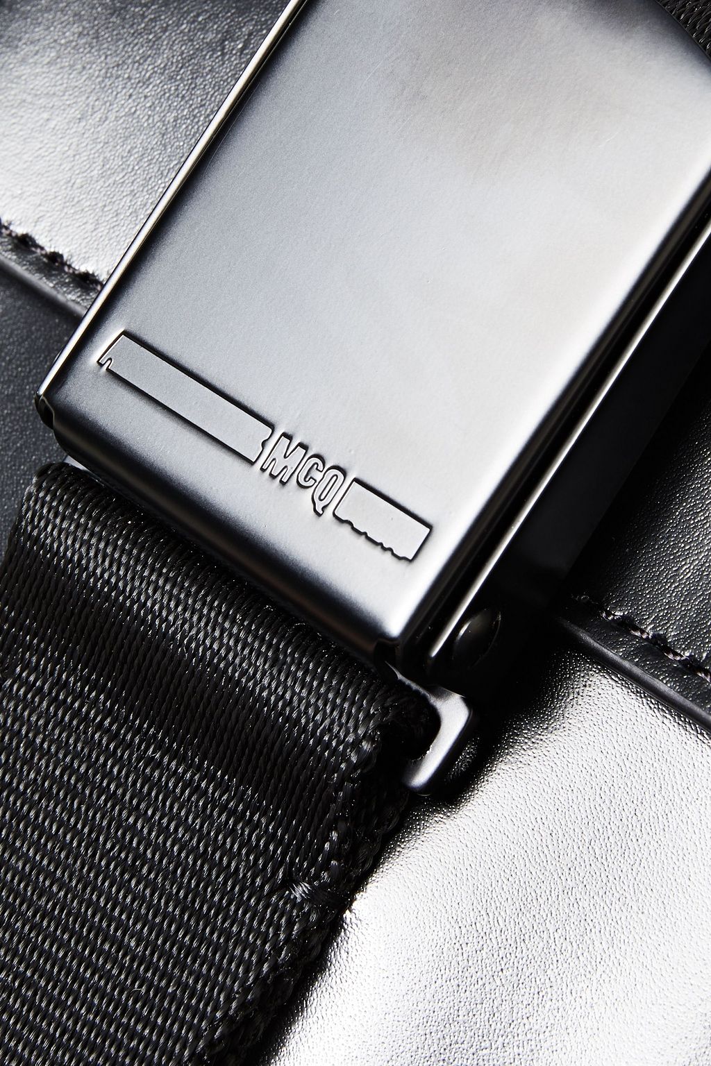 MCQ ALEXANDER MCQUEEN Leather shoulder bag
