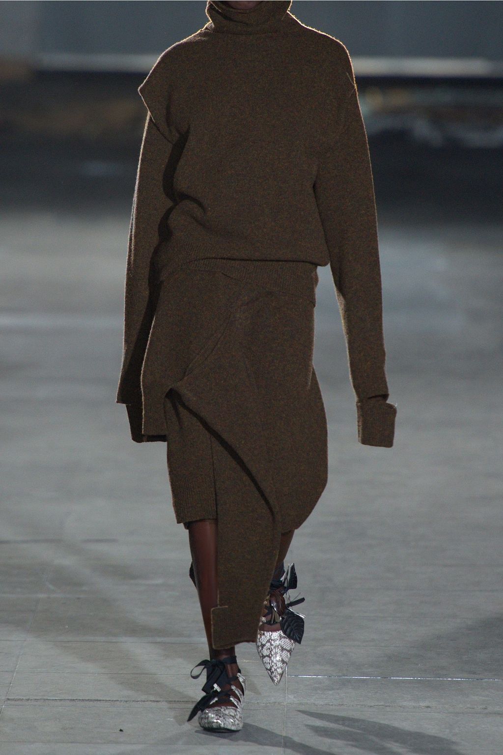 JOSEPH Tie-front wool skirt