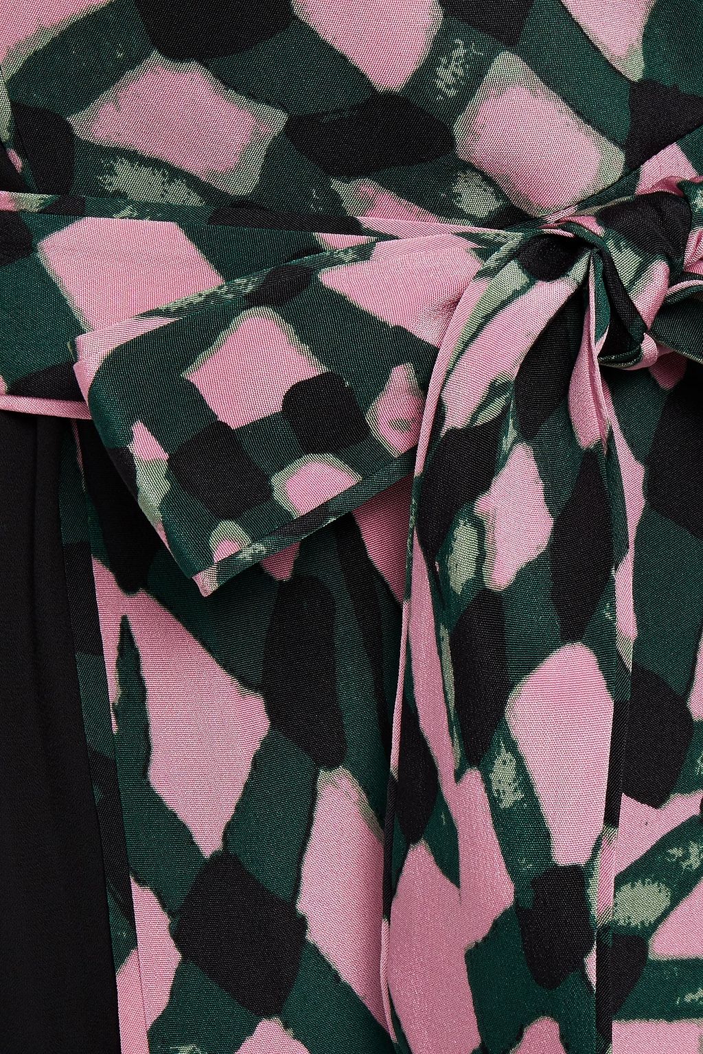 DIANE VON FURSTENBERG فستان متوسط الطول بتصميم ملفوف من قماش كريب دي شين الحريري المطبّع برسومات