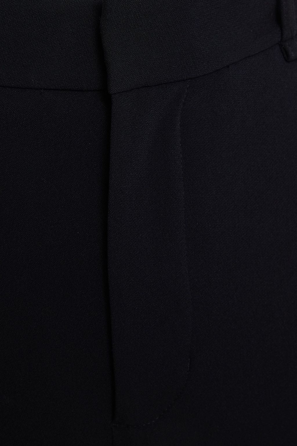 ROLAND MOURET بنطلون قصير بقصّة عريضة من الكريب مع طيّات