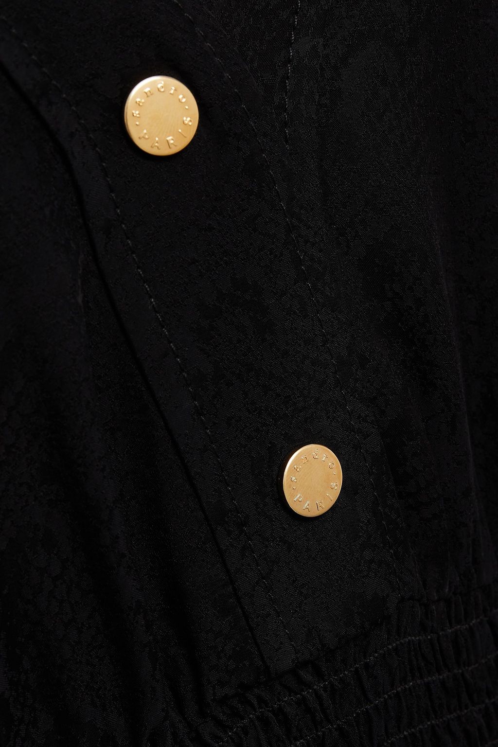 SANDRO Jad Minikleid aus glänzendem Crêpe mit Schlangenprint und Raffung