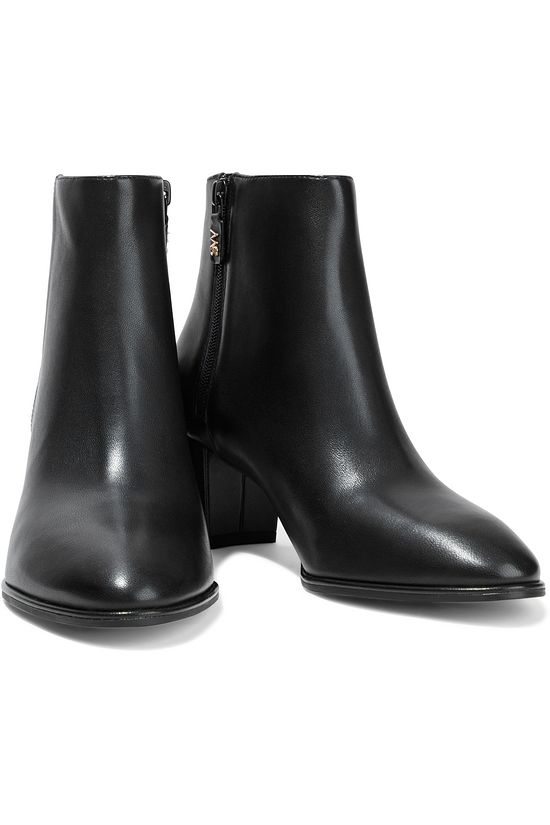 stuart weitzman kiandra boot