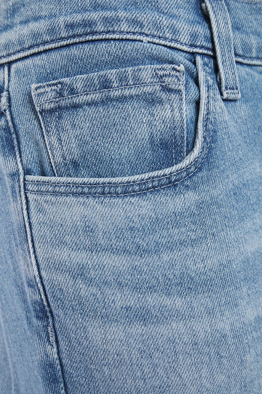 J BRAND جينز بقصة كيك فلير "سيلينا" مرتفع الخصر مع حواف منسلة