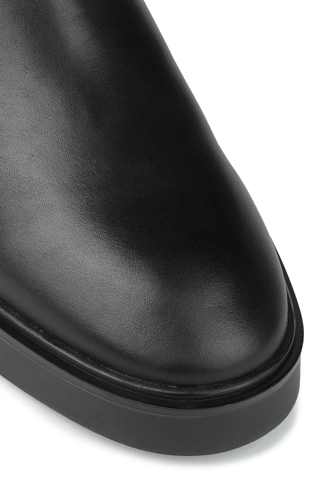 STUART WEITZMAN حذاء بوت تشيلسي «هينلي» من الجلد