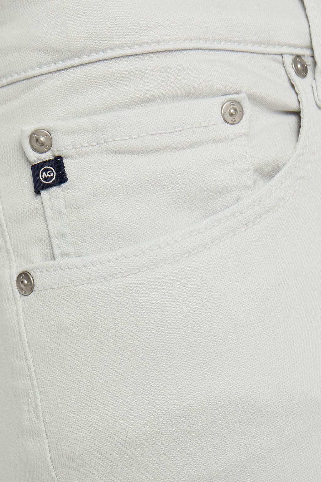 AG JEANS بنطلون جينز قصير بخصر متوسط الارتفاع وبقصة أرجل ضيّقة