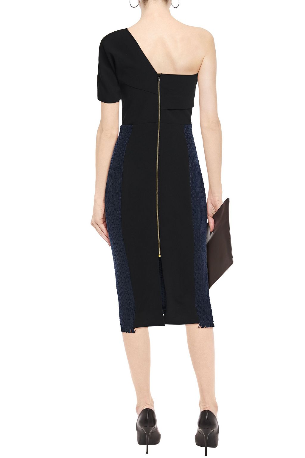 ROLAND MOURET فستان متوسط الطول مكشوف الكتف من الكريب والجاكار مع طيّات