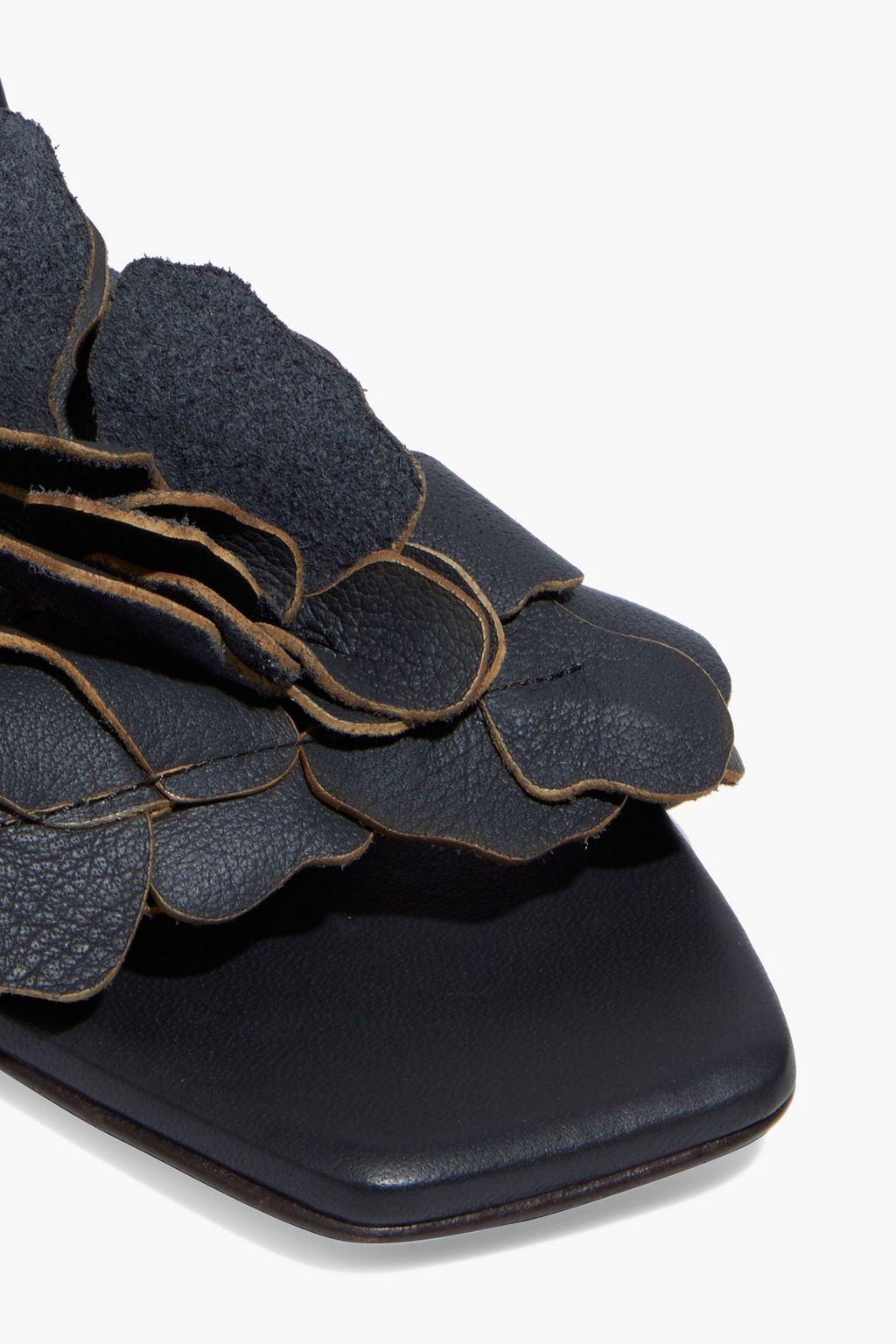 BRUNELLO CUCINELLI صندل من الجلد مزين بزخارف على شكل زهور