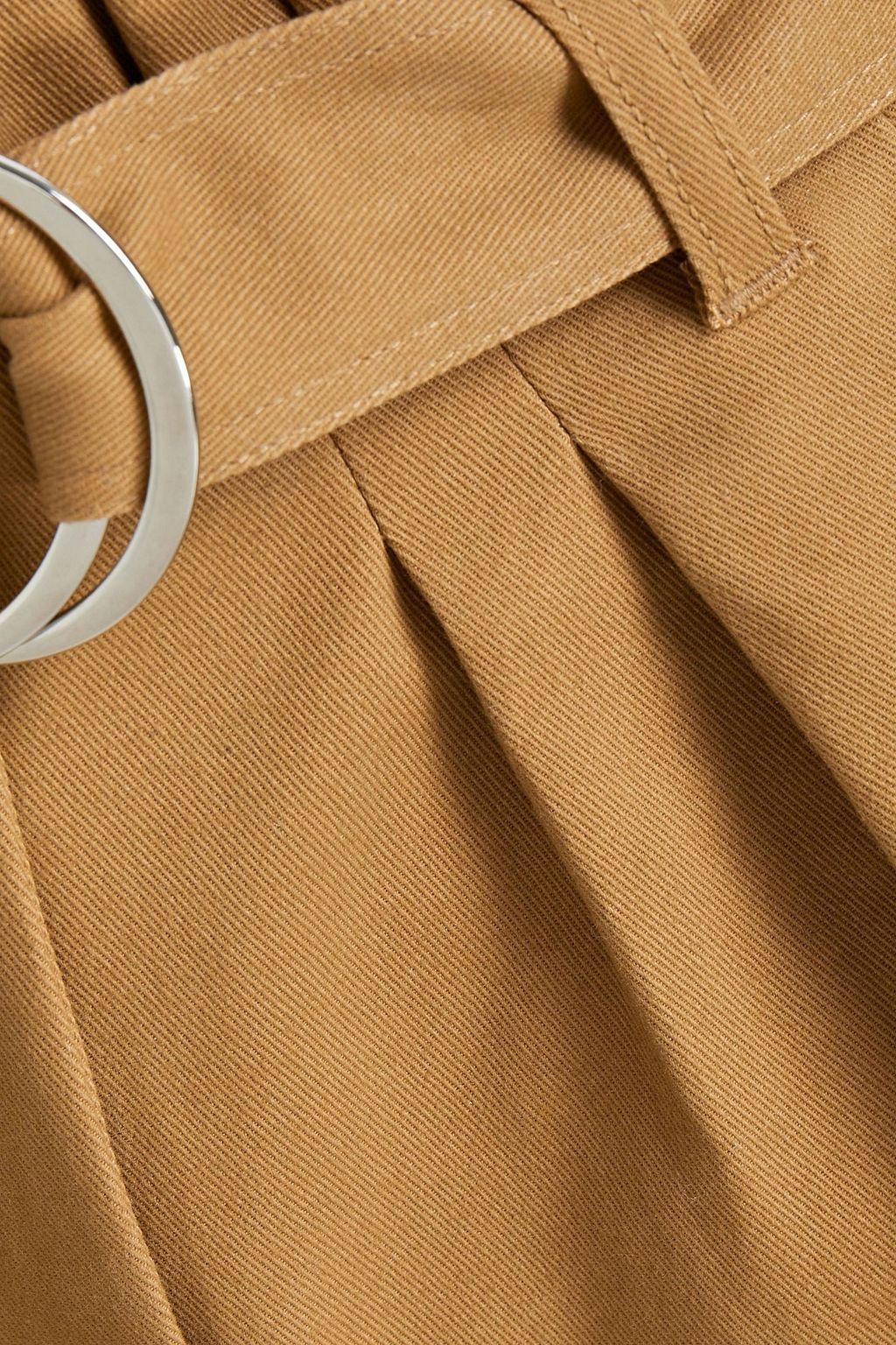 MAJE Shorts aus Gabardine aus einer Baumwollmischung mit Falten und Gürtel