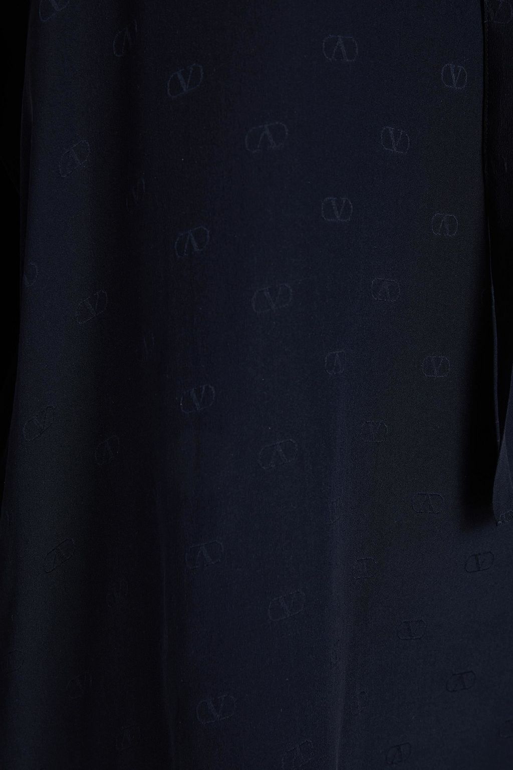 VALENTINO GARAVANI Pussy-bow silk-jacquard blouse