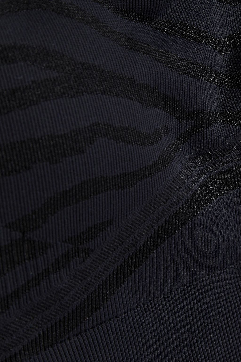 ADIDAS BY STELLA MCCARTNEY حمّالة صدر رياضية من نسيج محبوك مرن بطبعة جلد الحمار الوحشي مزينة بفتحات
