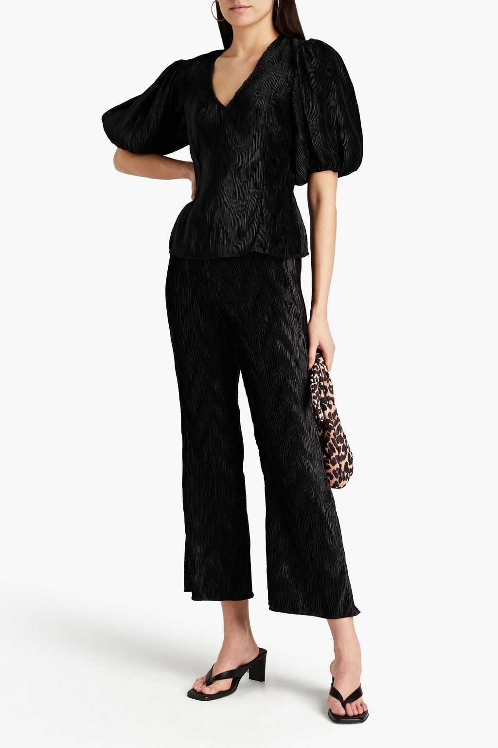 GANNI Cropped plissésatin bootcut pants THE