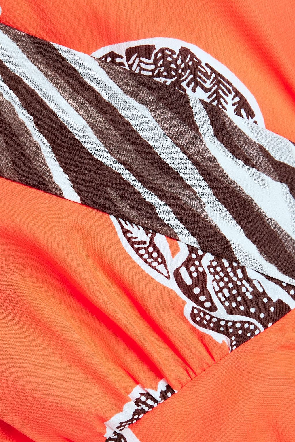 DIANE VON FURSTENBERG فستان متوسط الطول ’إيكو’ من قماش كريب دي شين بتصميم ملتف مزين بطبعات على شكل زهور