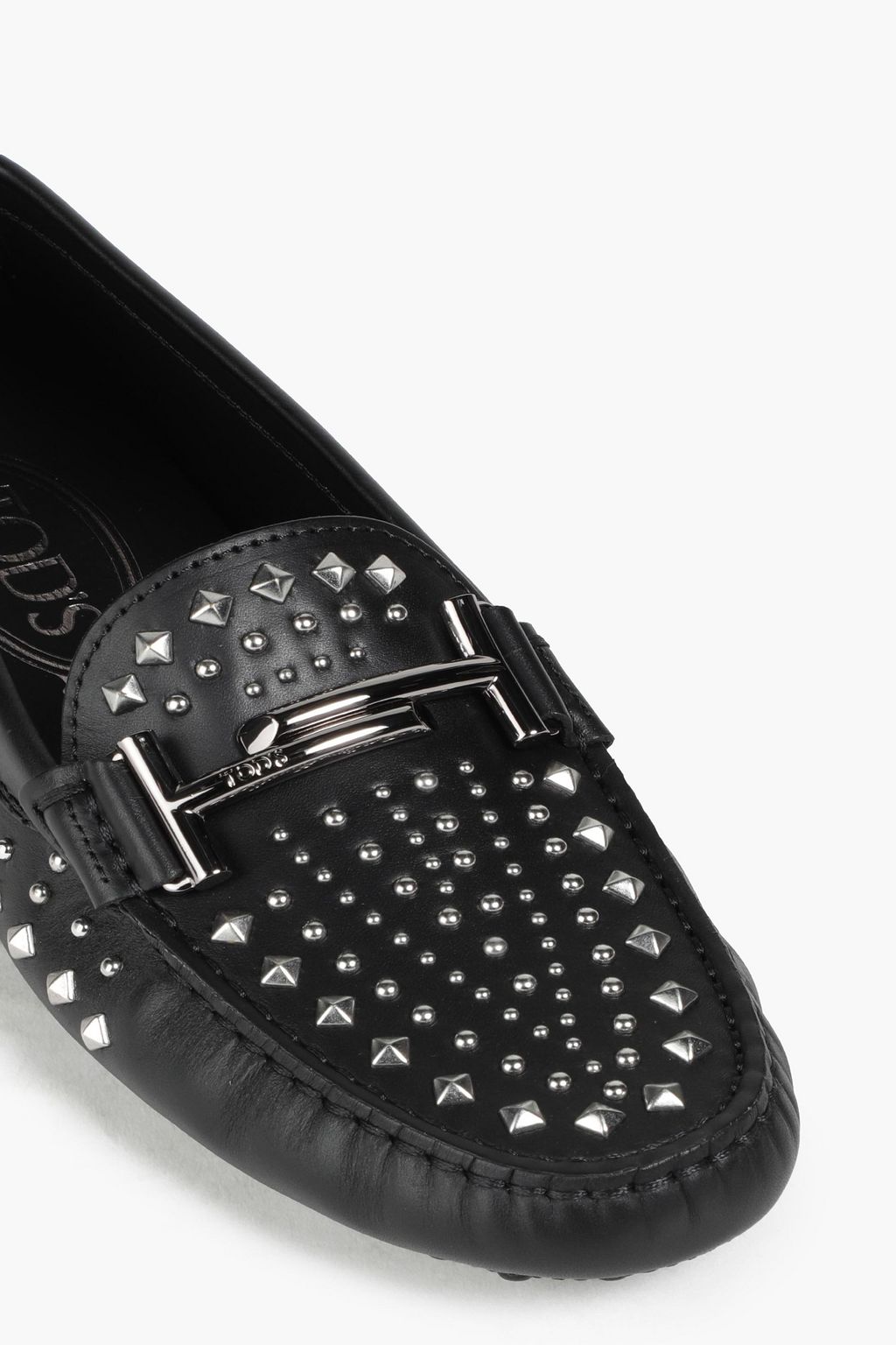 TOD'S حذاء لوفر «دوبل تي» من الجلد مزين بقطع معدنية