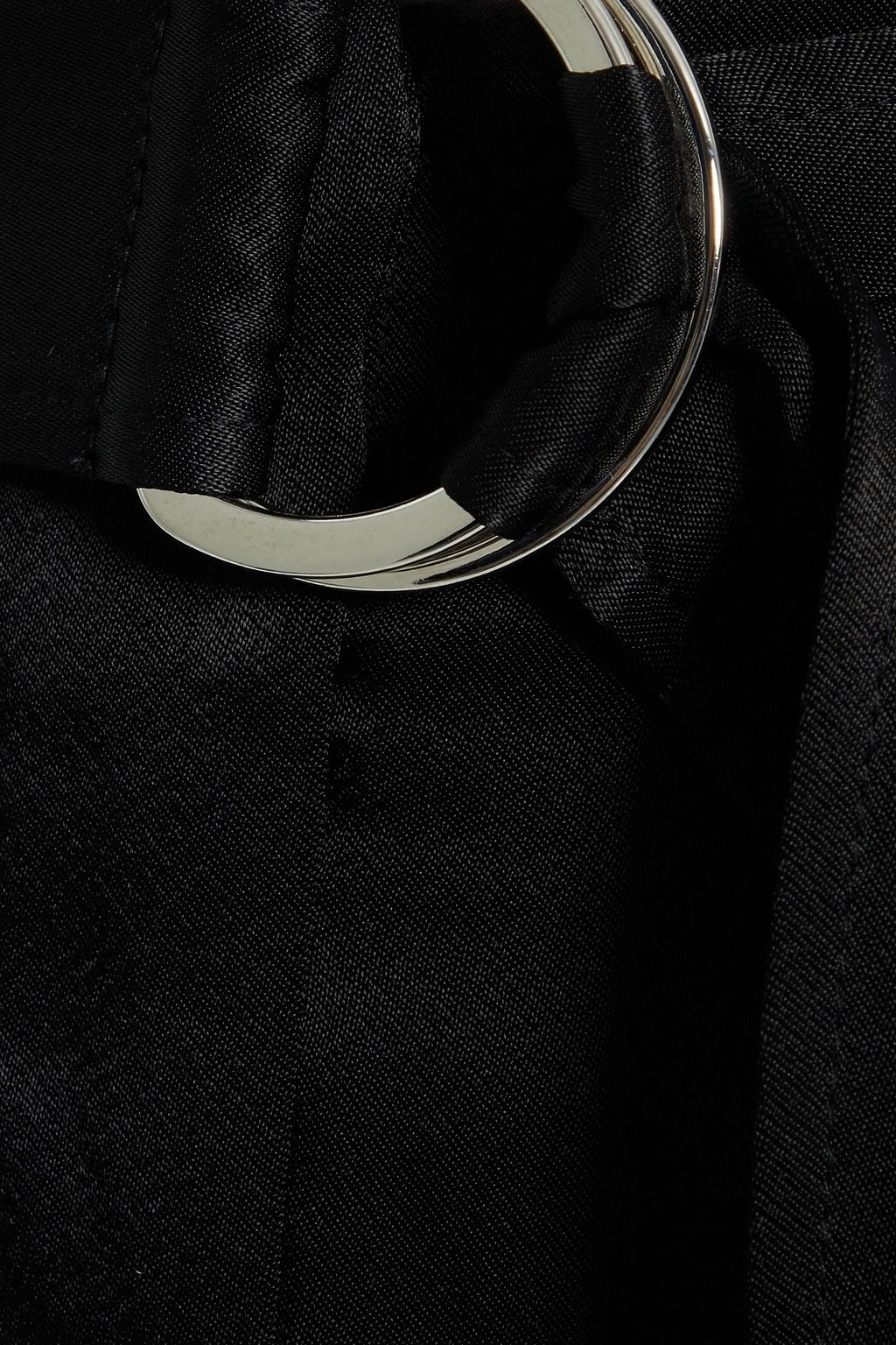 3.1 PHILLIP LIM بنطلون بقصة تضيق تدريجيًا من الساتان مزين بثنيات