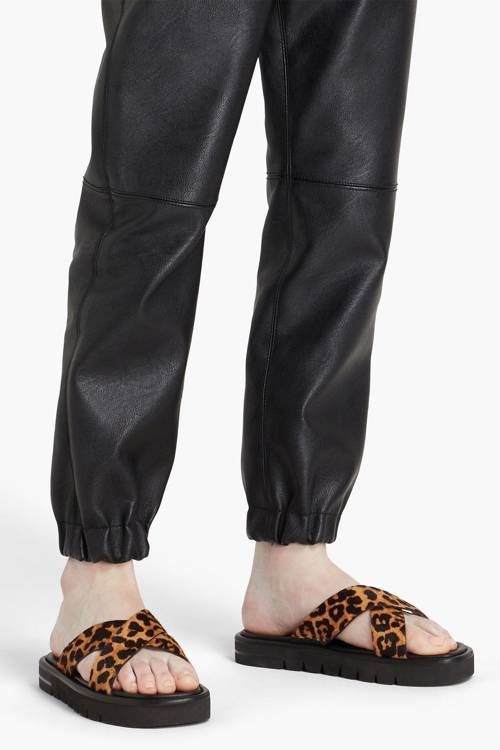 STUART WEITZMAN 레오파드 프린트 카프 헤어 샌들