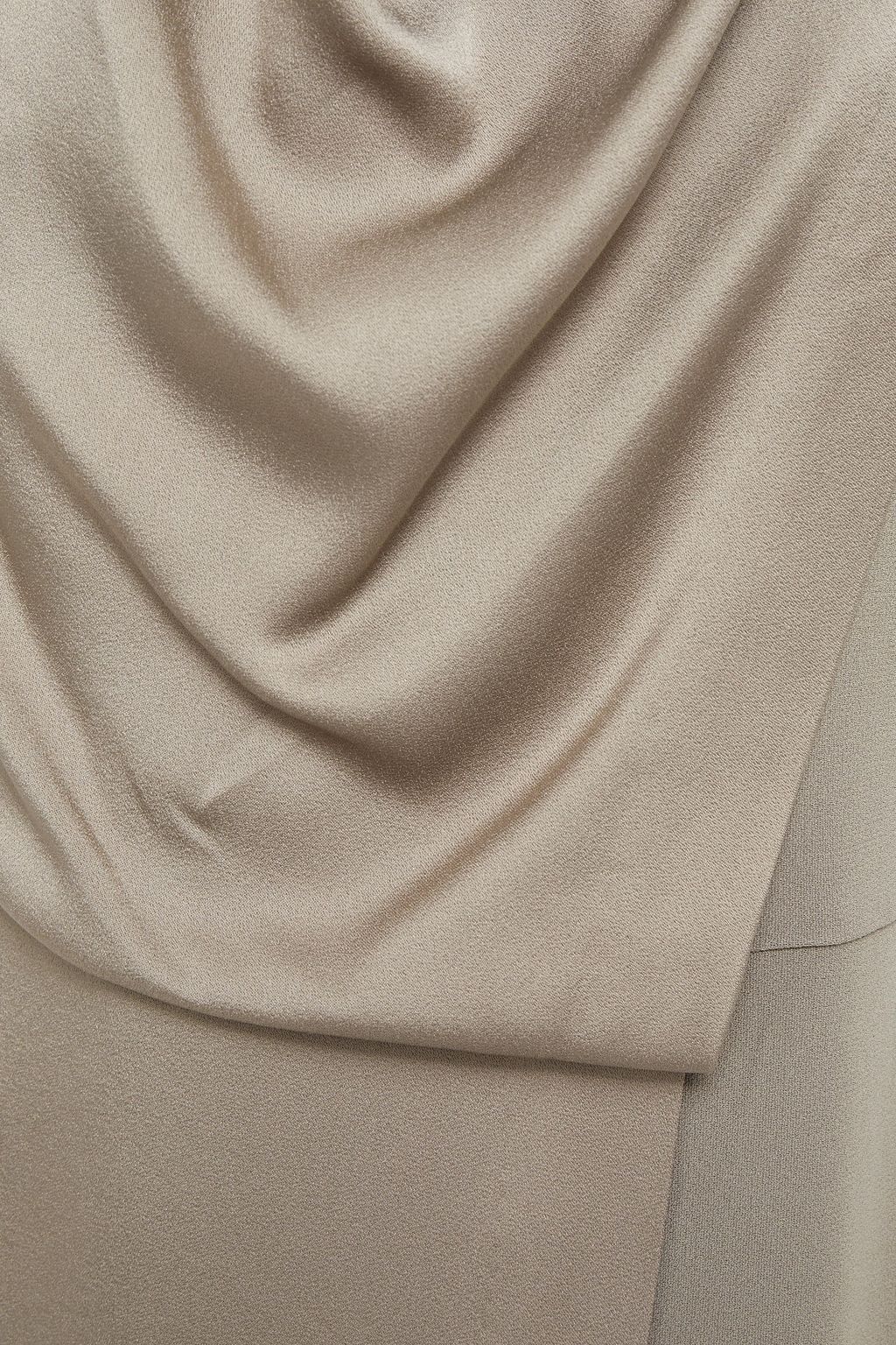 HALSTON فستان من الساتان والكريب بتصميم منسدل