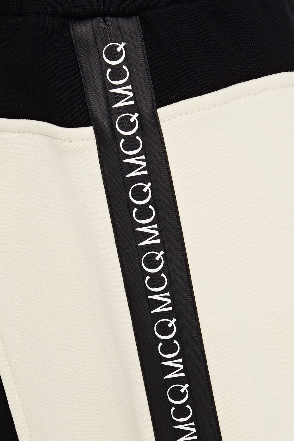MCQ ALEXANDER MCQUEEN Zweifarbige Track Pants aus Baumwollfrottee mit Print