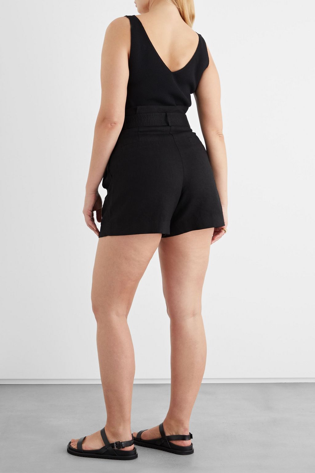 IRIS & INK Agathe Shorts aus Leinen mit Gürtel und Falten