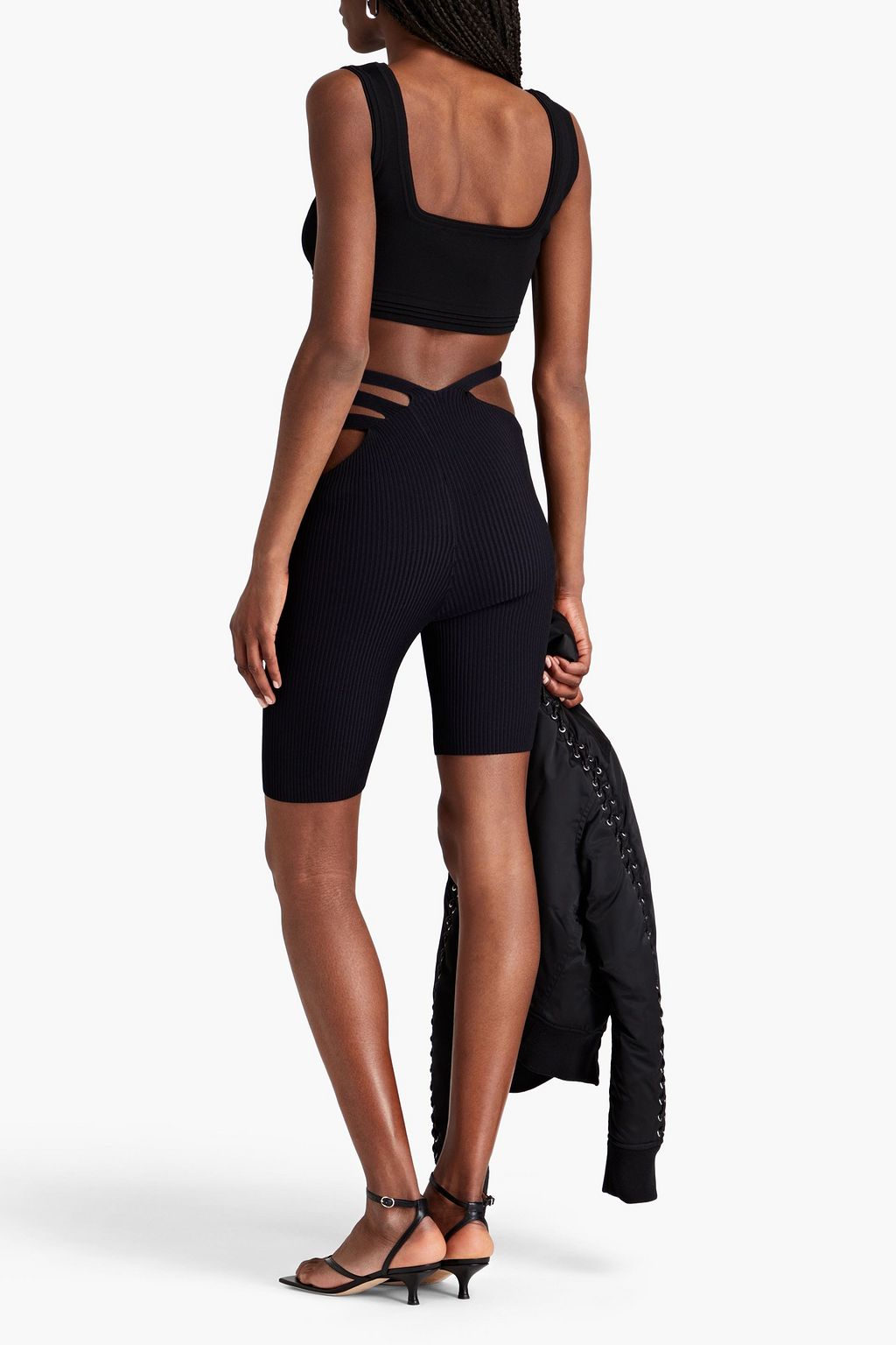 DION LEE شورت من نسيج محبوك بنمط مضلّع مزين بفتحات
