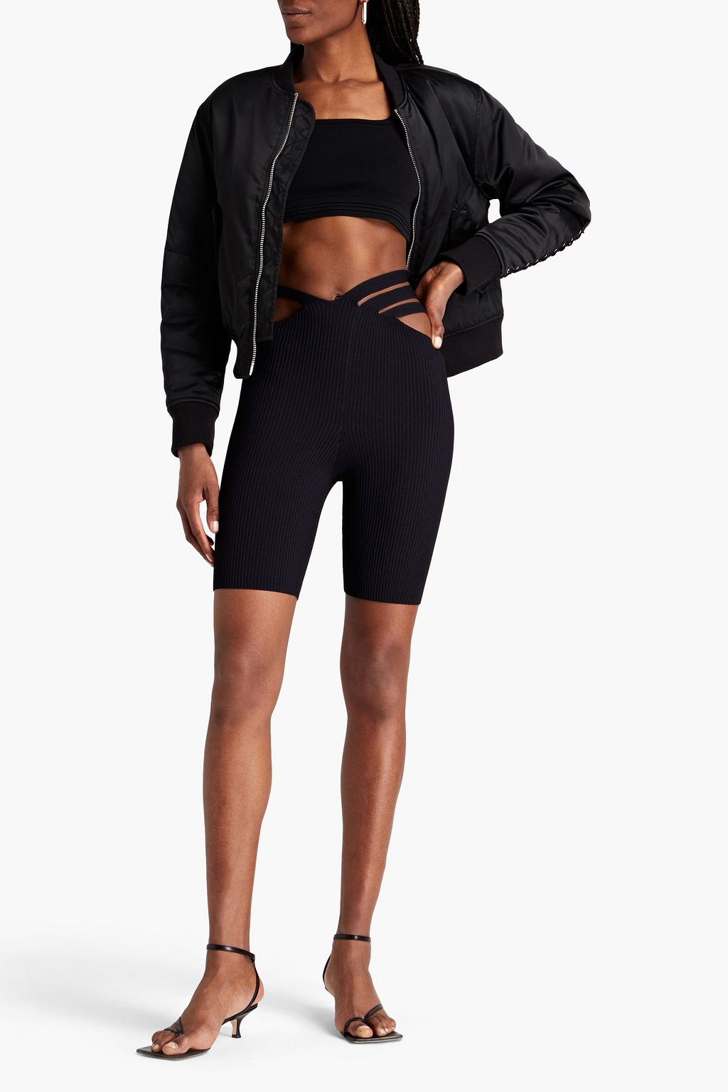 DION LEE شورت من نسيج محبوك بنمط مضلّع مزين بفتحات