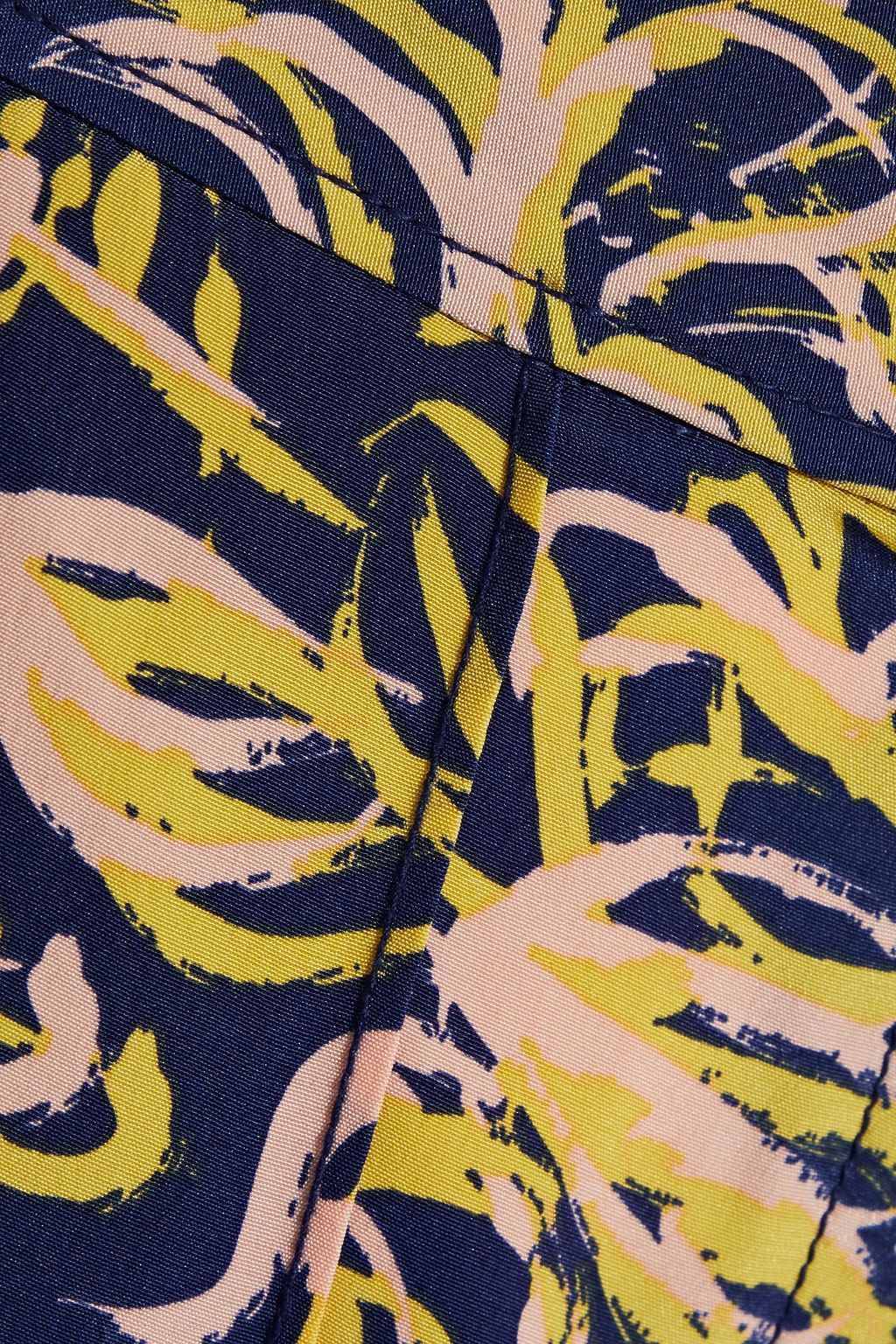 DIANE VON FURSTENBERG بنطلون بقصّة عريضة «صونيا» من قماش كريب دي شين الحريري المطبع برسومات مزوّد بحزام