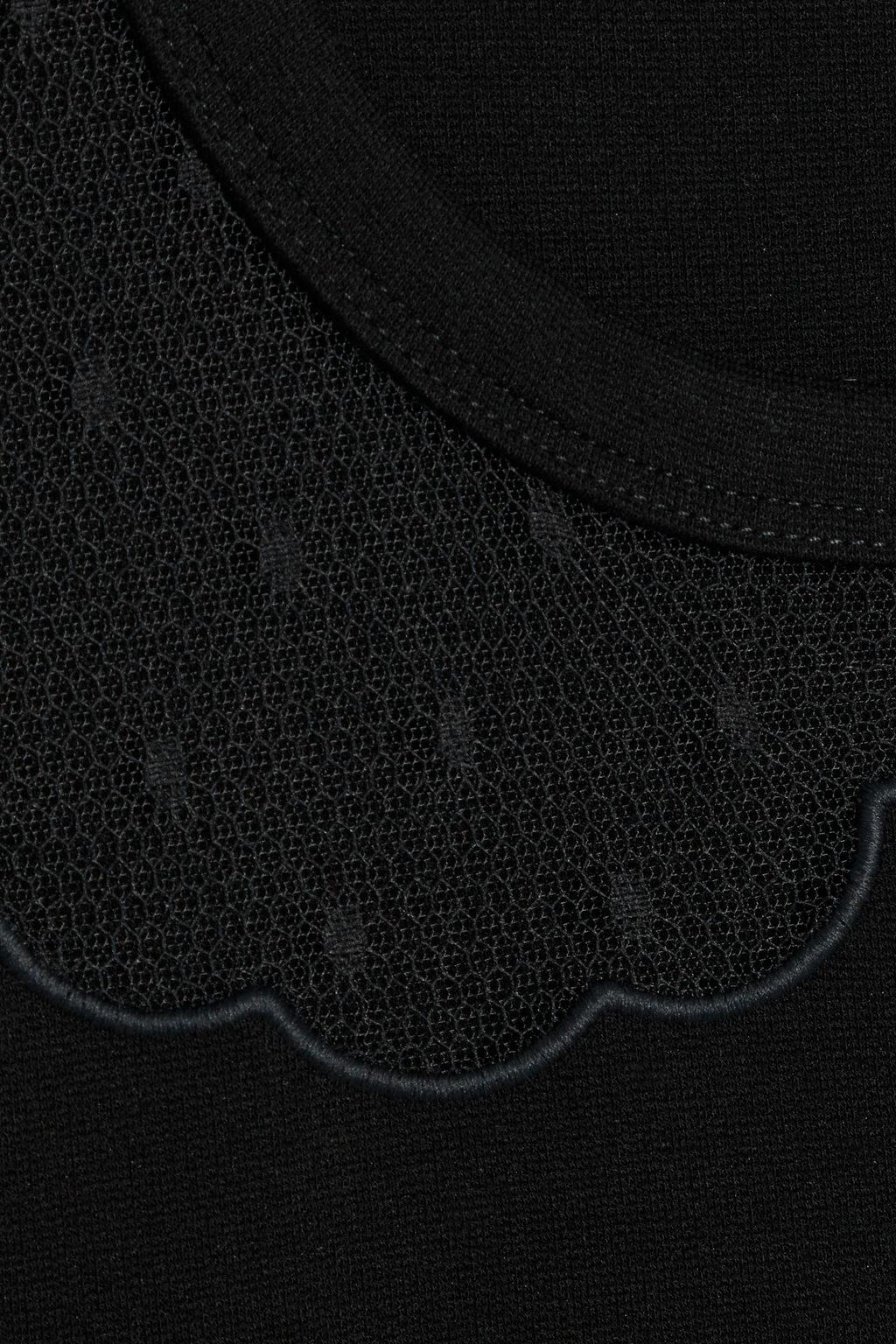 REDVALENTINO فستان قصير من قماش البونتي بحواف من قماش بوان ديسبري وبتصميم ملموم