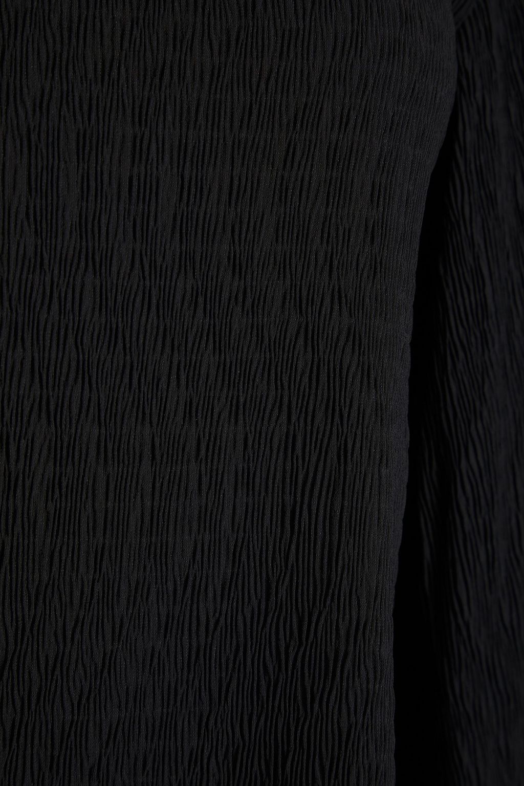 BY MALENE BIRGER بلوزة مصنوعة من الكريب ومزينة بكسرات