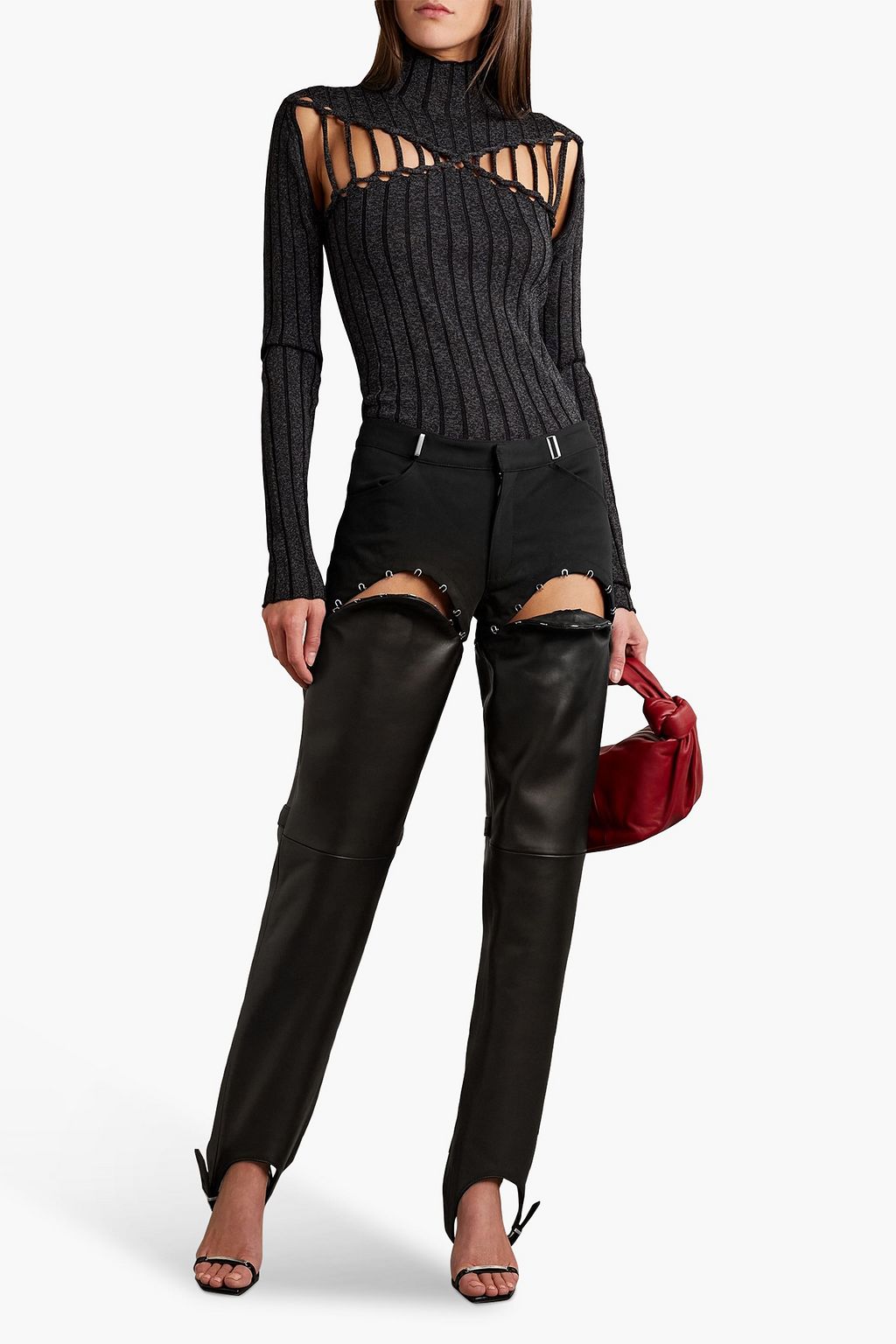 DION LEE بنطلون من الجلد بأجزاء من التويل بتصميم قابل للارتداء على الوجهين مزين بالكريستال بركاب عند الكعب