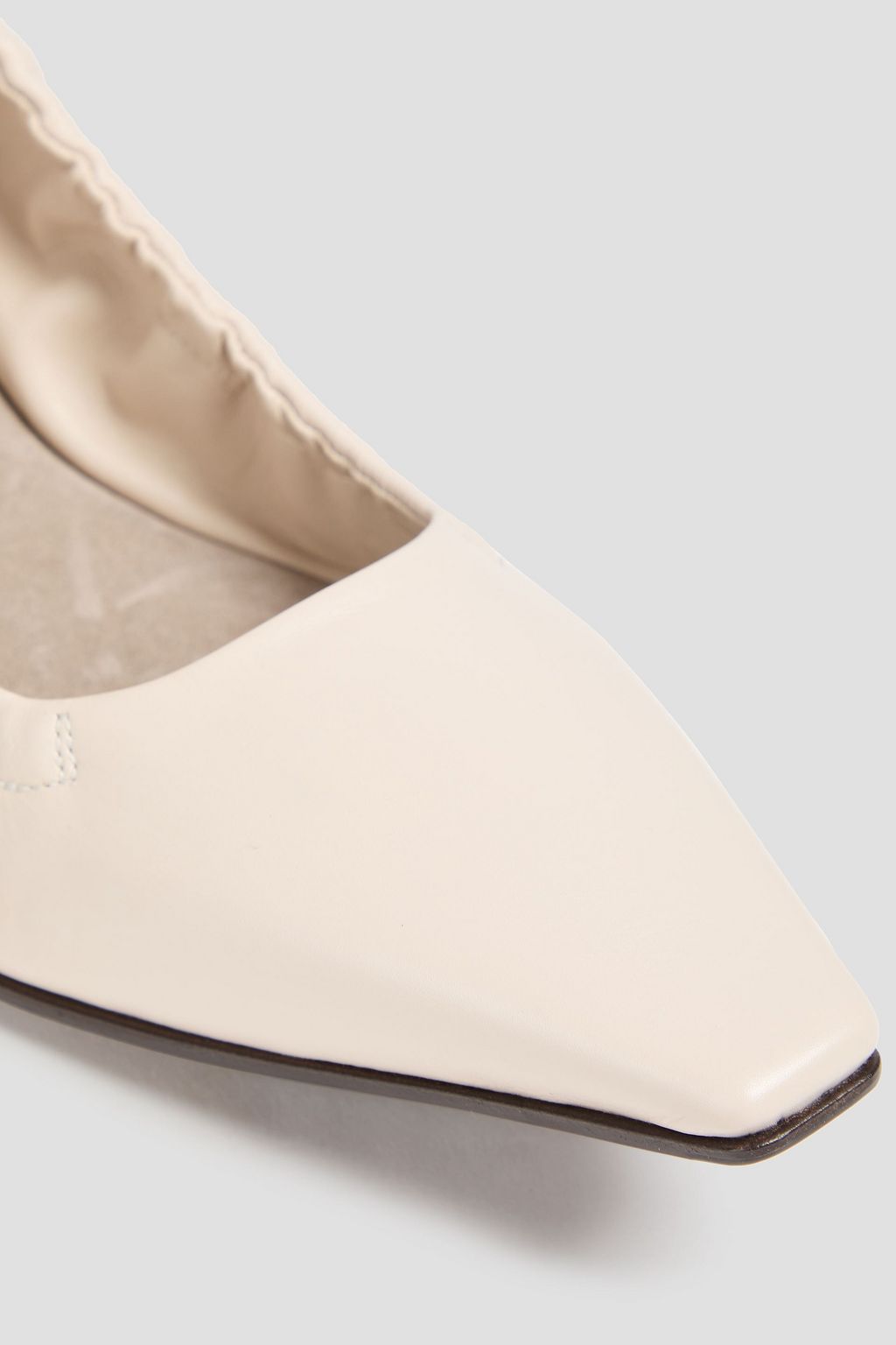BRUNELLO CUCINELLI レザー ポインテッドトゥ フラットシューズ ビーズ付き