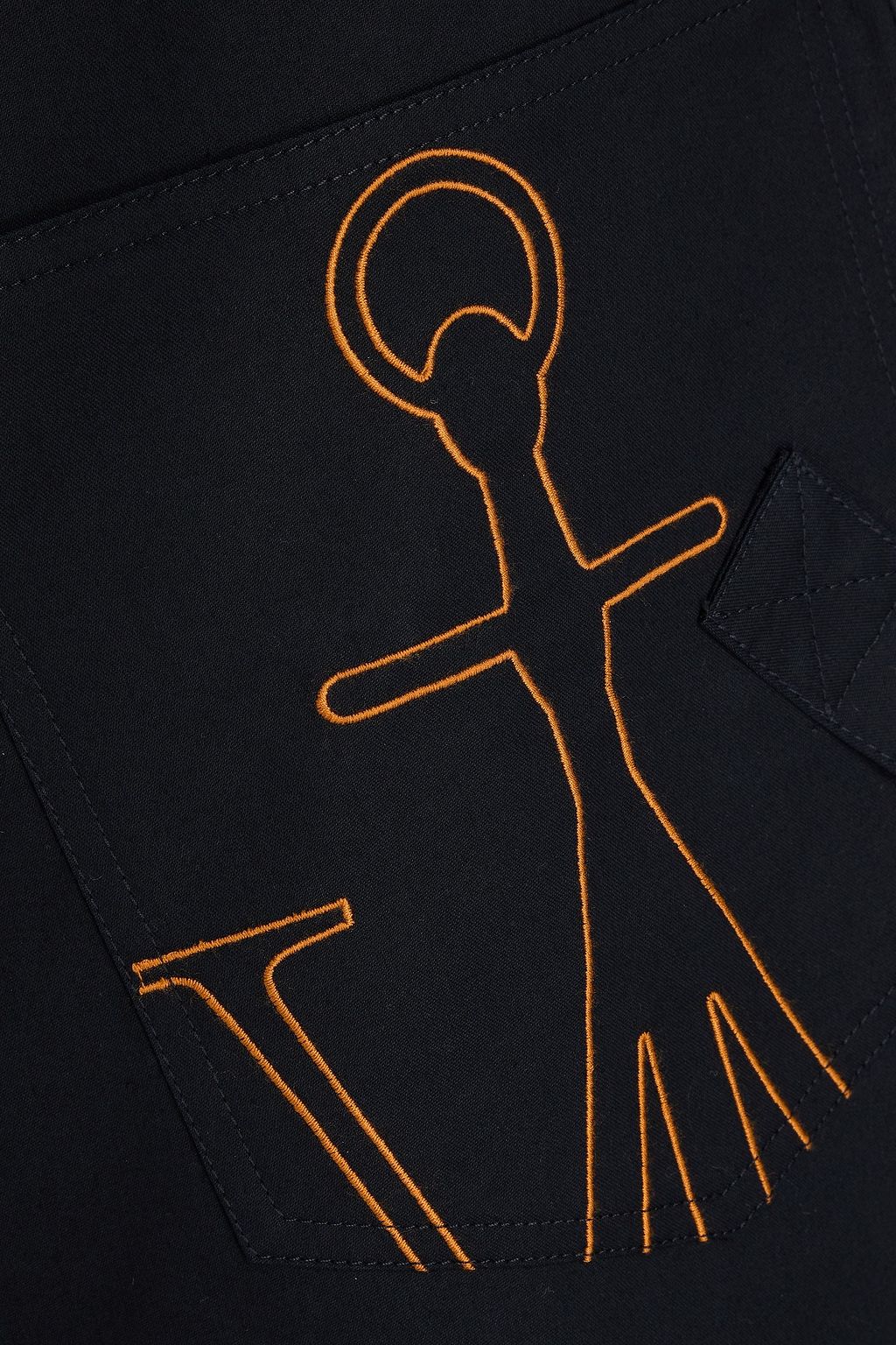 JW ANDERSON شورت شينو مصنوع من القطن بتصميم مطرّز