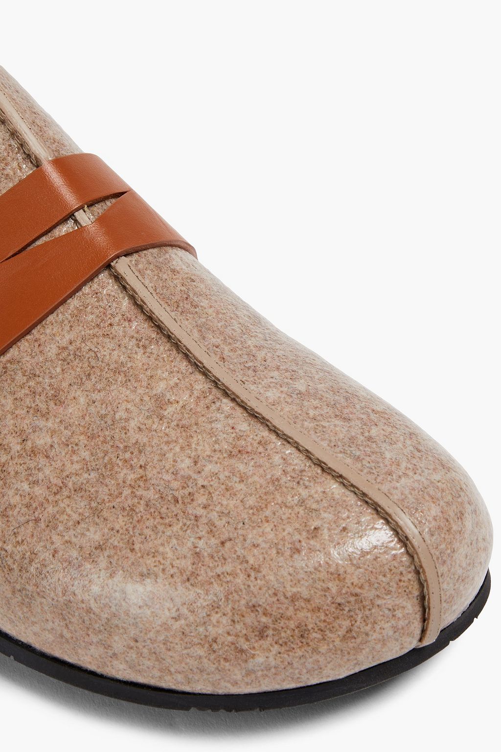 JW ANDERSON سليبرز من اللبّاد