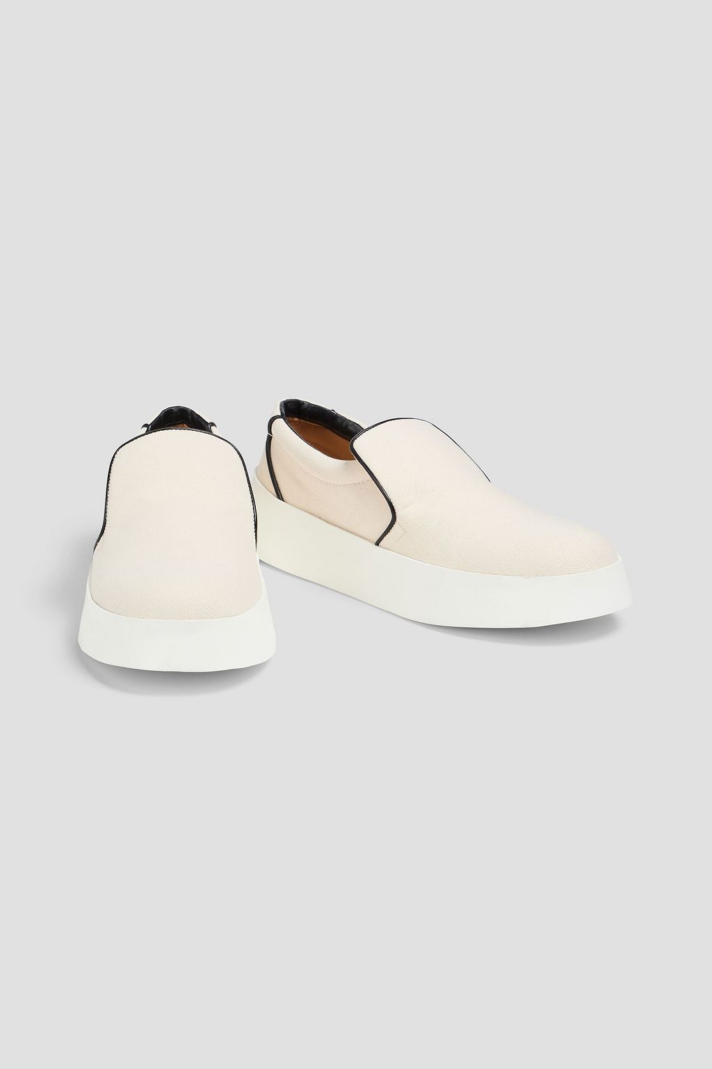 JW ANDERSON حذاء سنيكرز سهل الارتداء من الكنفا