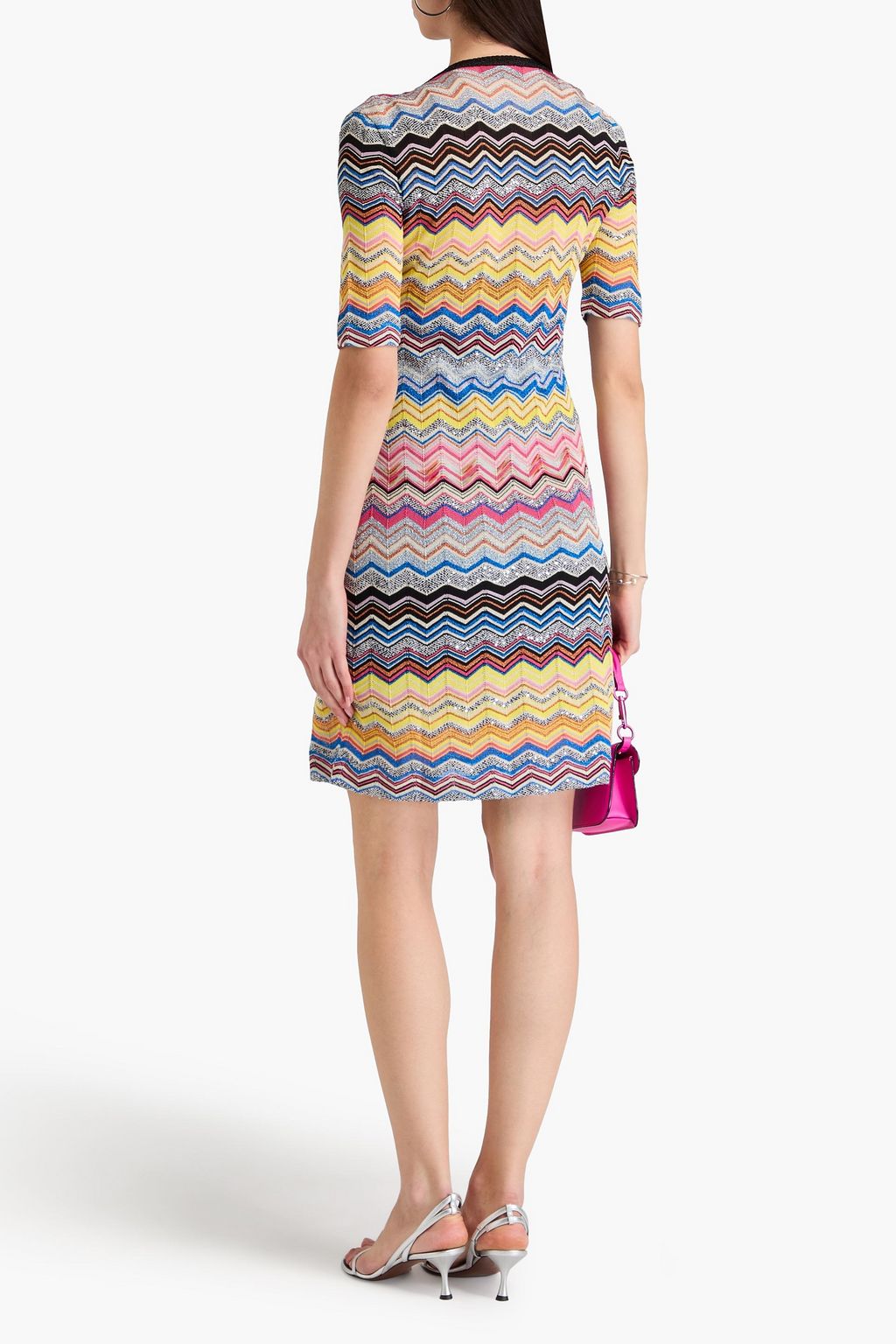 MISSONI فستان قصير بحبكة كروشيه بلون معدني ومزين بأقراص براقة