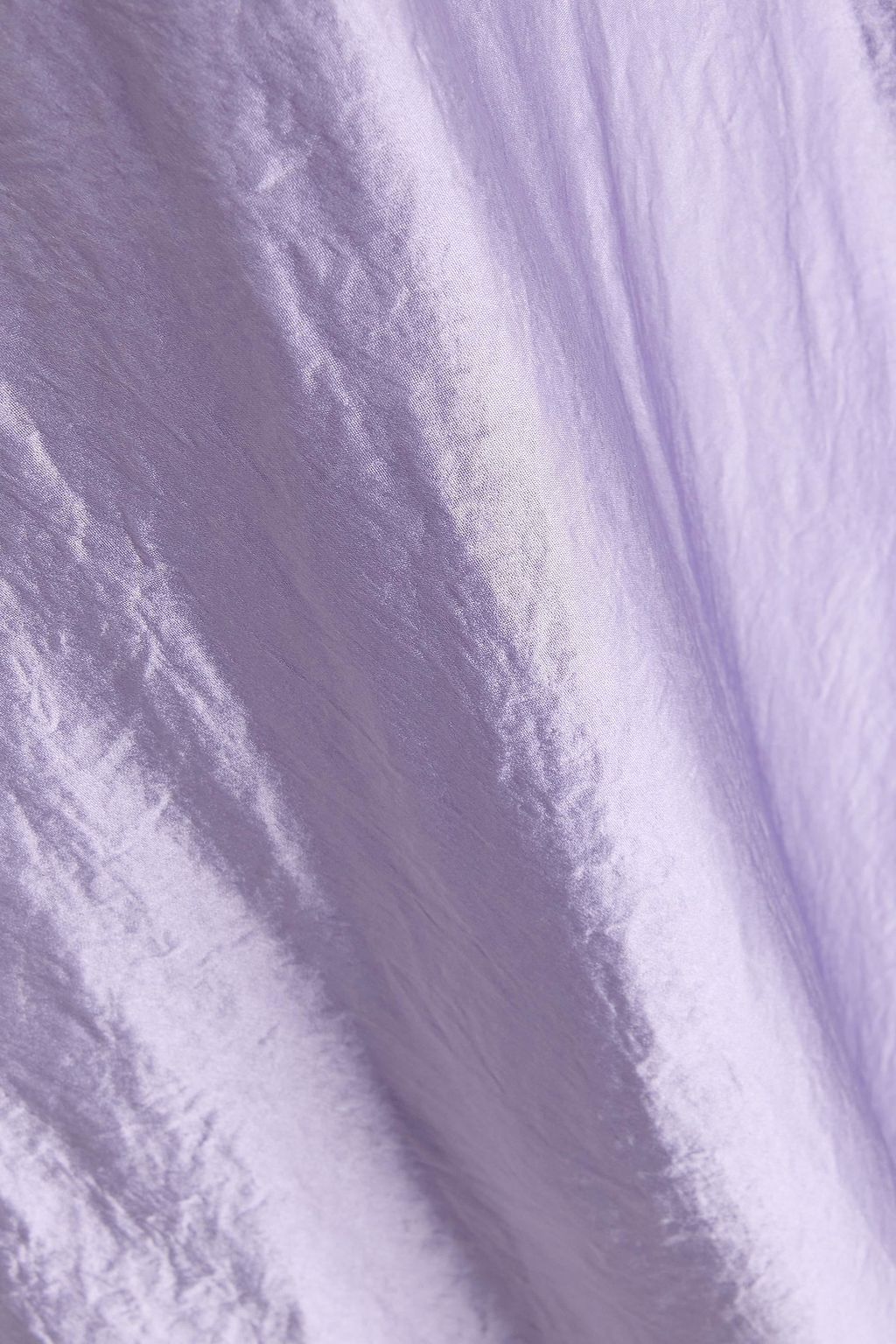 VINCE. فستان طويل مصنوع من الساتان بتصميم مجعد