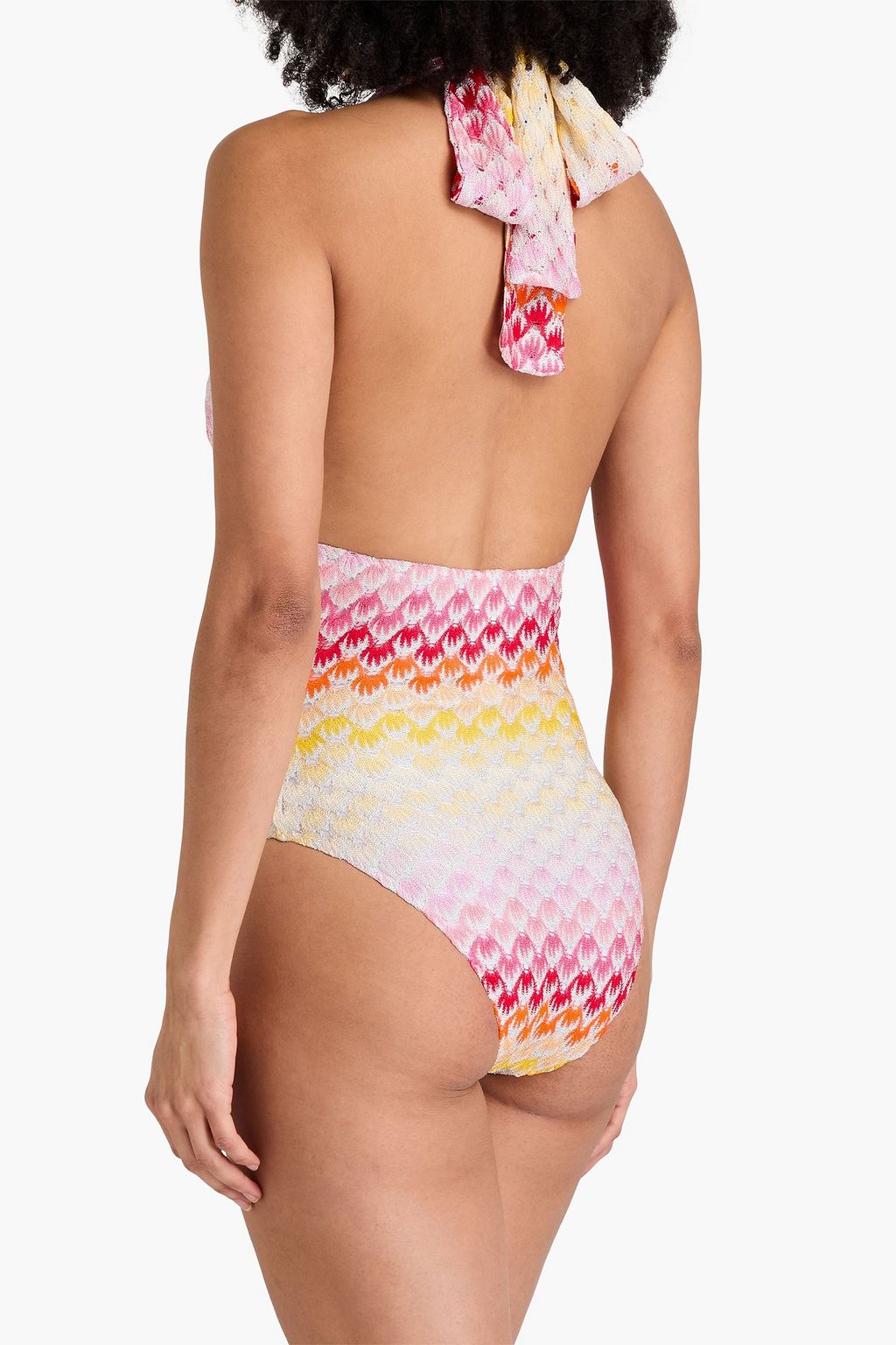 MISSONI لباس سباحة بياقة هالتر الدائرية بنسيج محبوك من الكروشيه بلون معدني