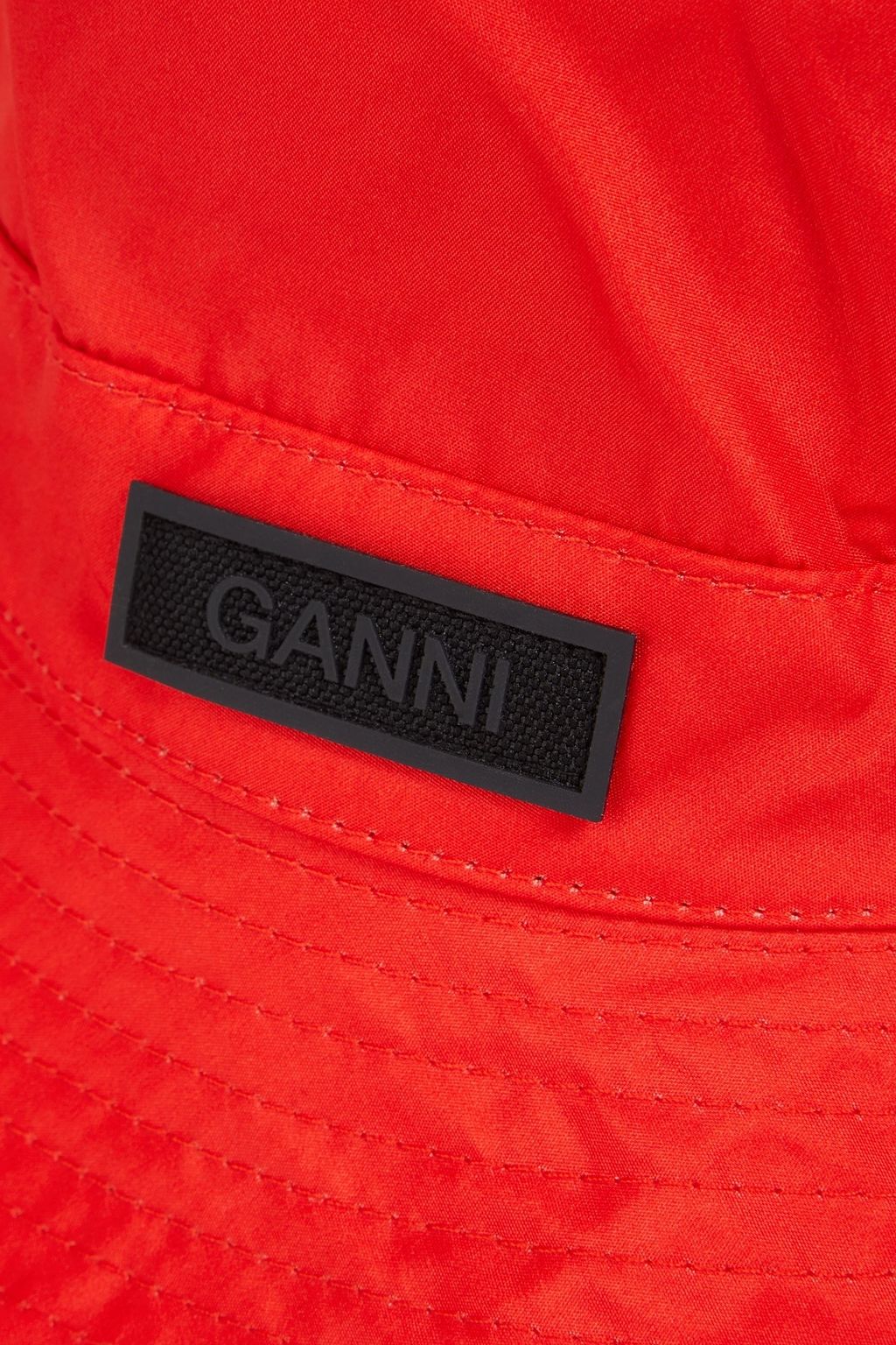 GANNI قبعة على شكل دلو من قماش عازل