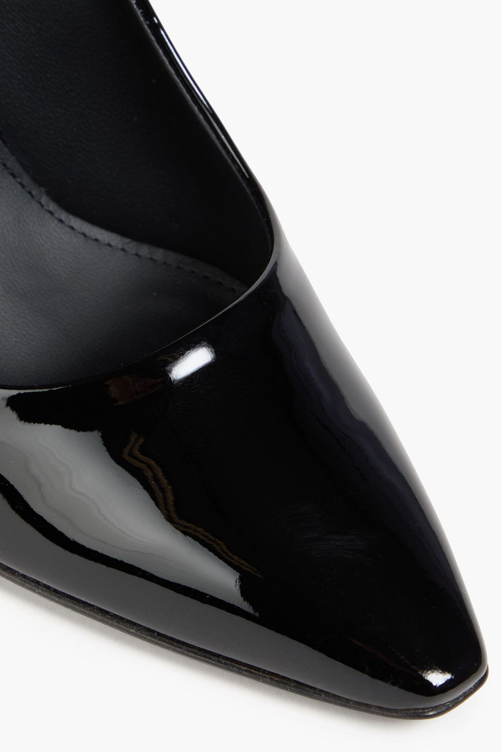 FERRAGAMO حذاء بامب من الجلد اللامع