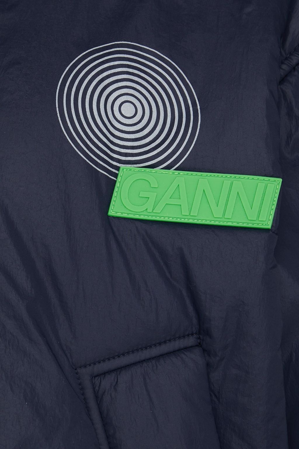 GANNI جاكيت بقبعة من قماش عازل