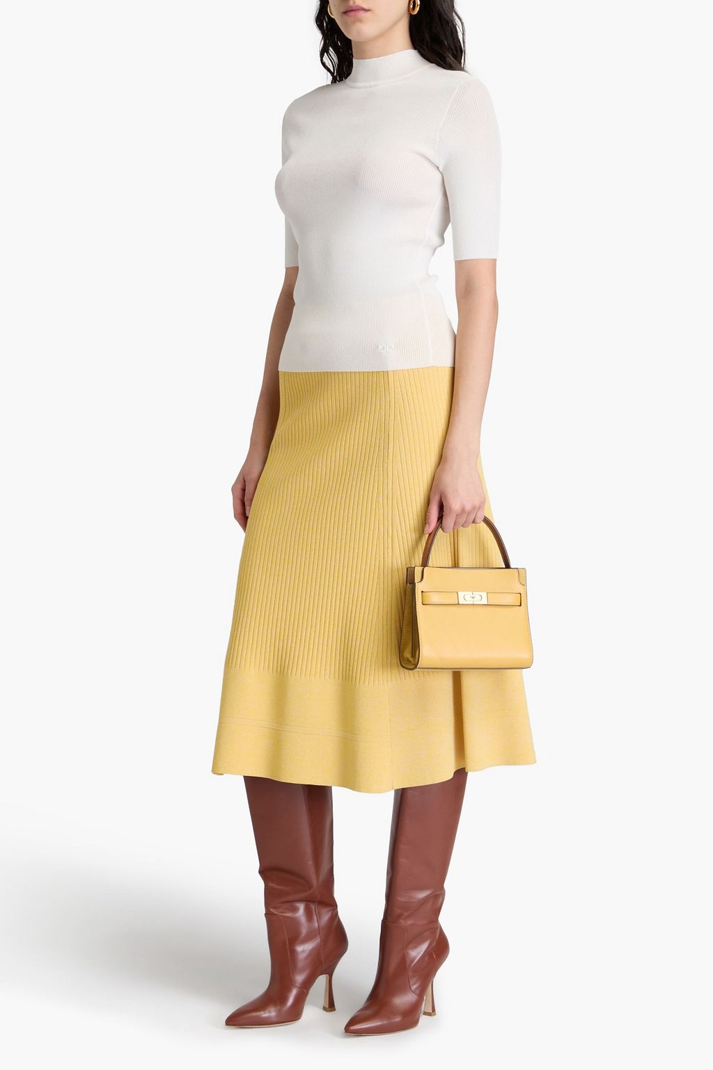TORY BURCH بلوزة بياقة عالية بحبكة مضلّعة
