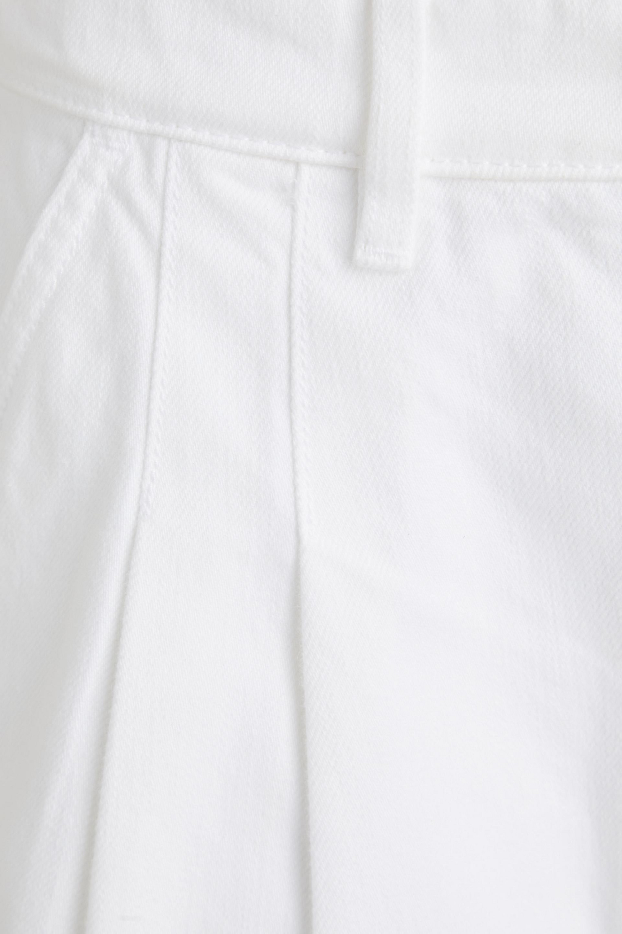 Veronica Beard Simpson pleated denim shorts thumbnail