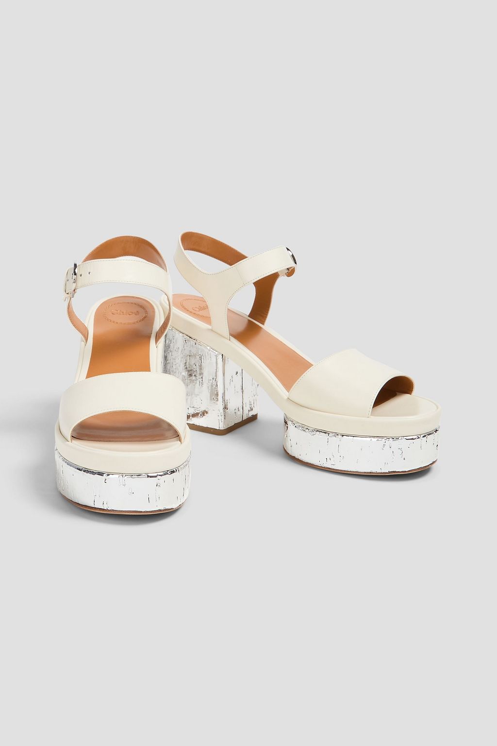 CHLOÉ صندل بنعل سميكة من الجلد بلون معدني