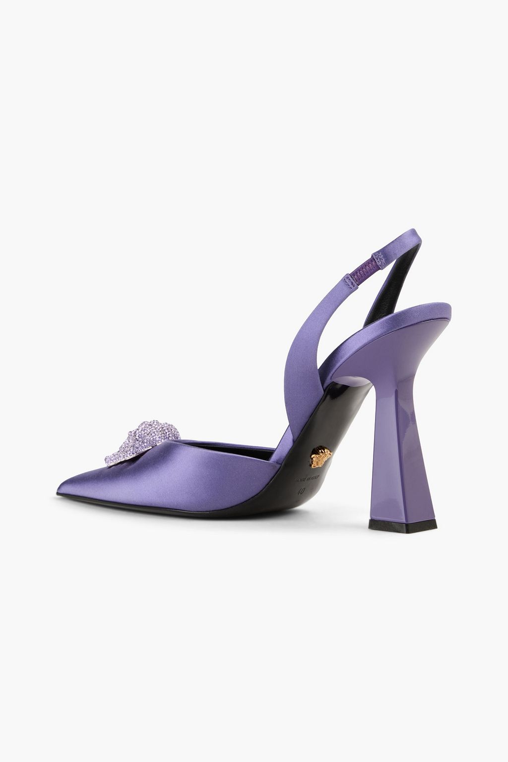 VERSACE حذاء بكعب عالٍ من الساتان بتصميم مزركش